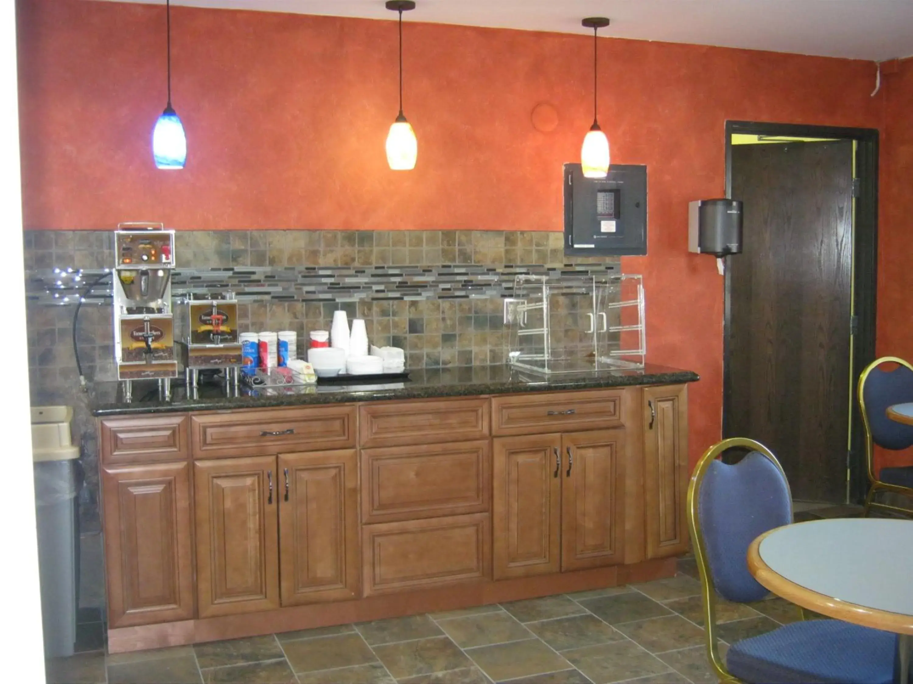 Restaurant/places to eat in Burnsville Inn & Suites Restaurant/places to eat in Burnsville Inn & Suites