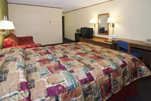 Bed in Burnsville Inn & Suites Bed in Burnsville Inn & Suites