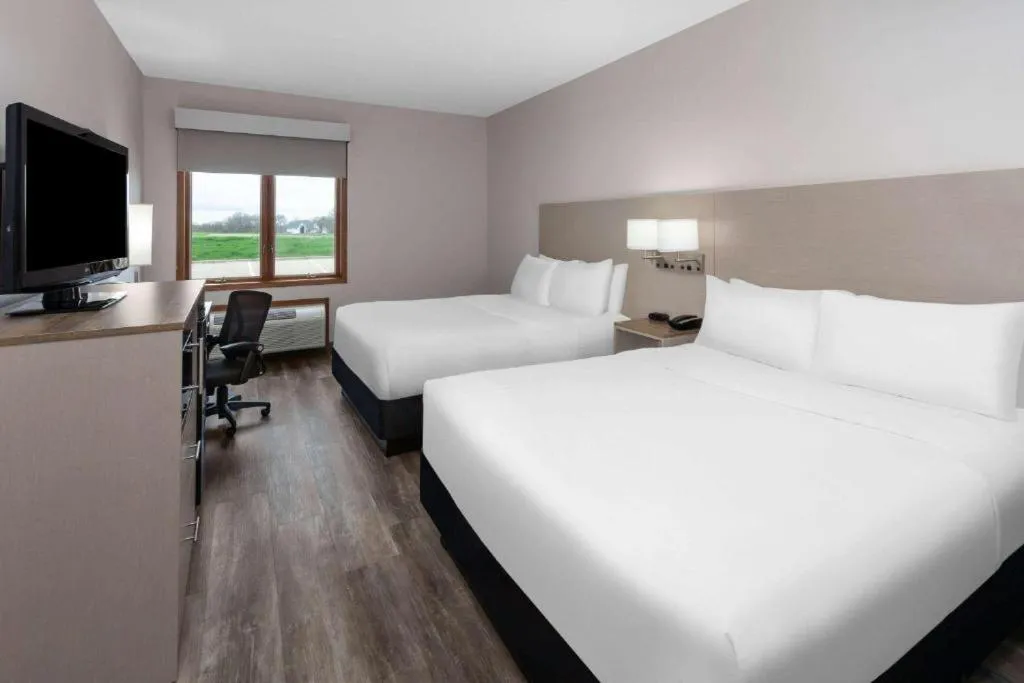 Guests, Bed in Links Bos Landen Hotel & Spa of Pella, Trademark by Wyndham