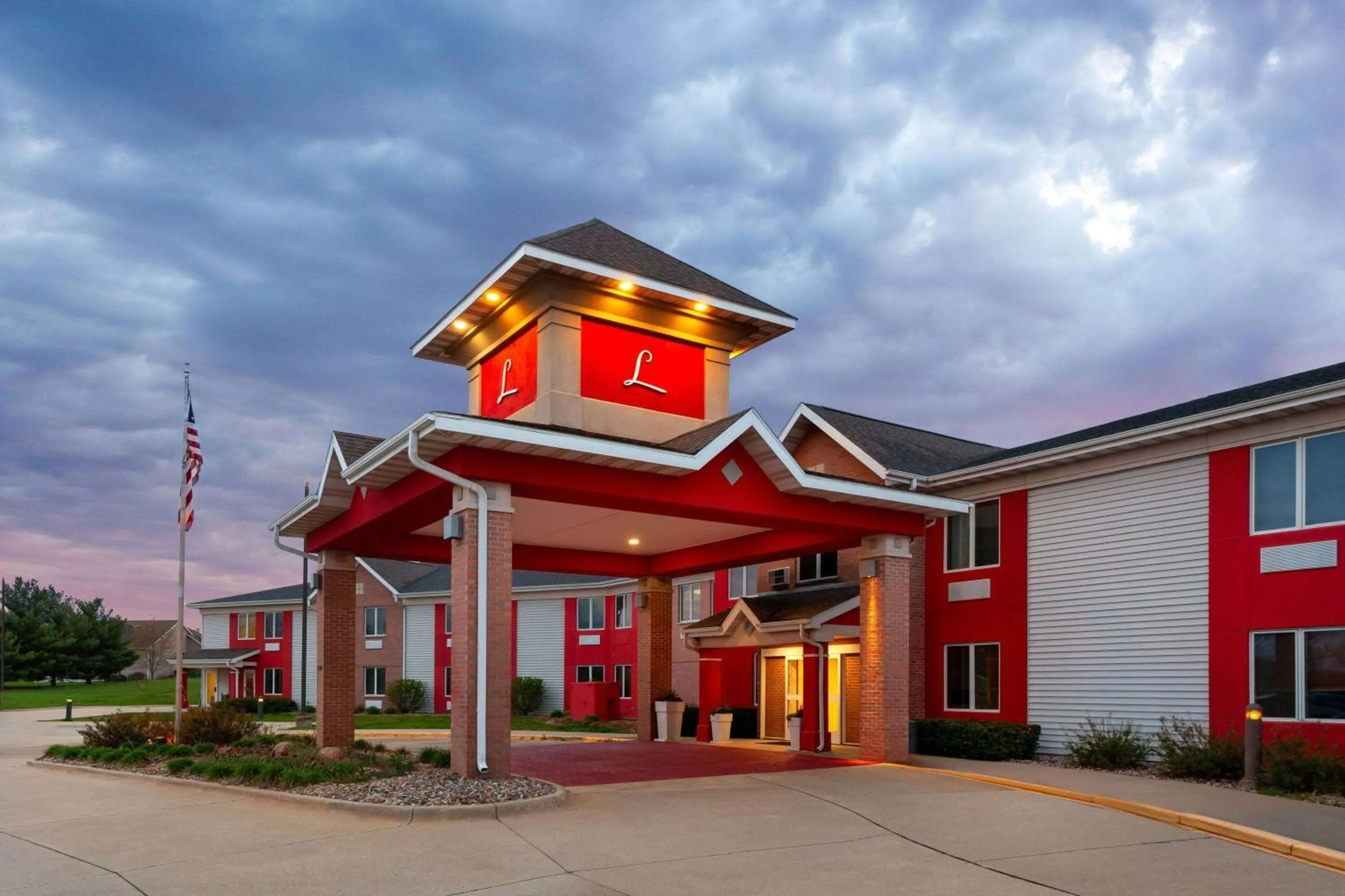 Property building in GrandStay Hotel & Suites Pella