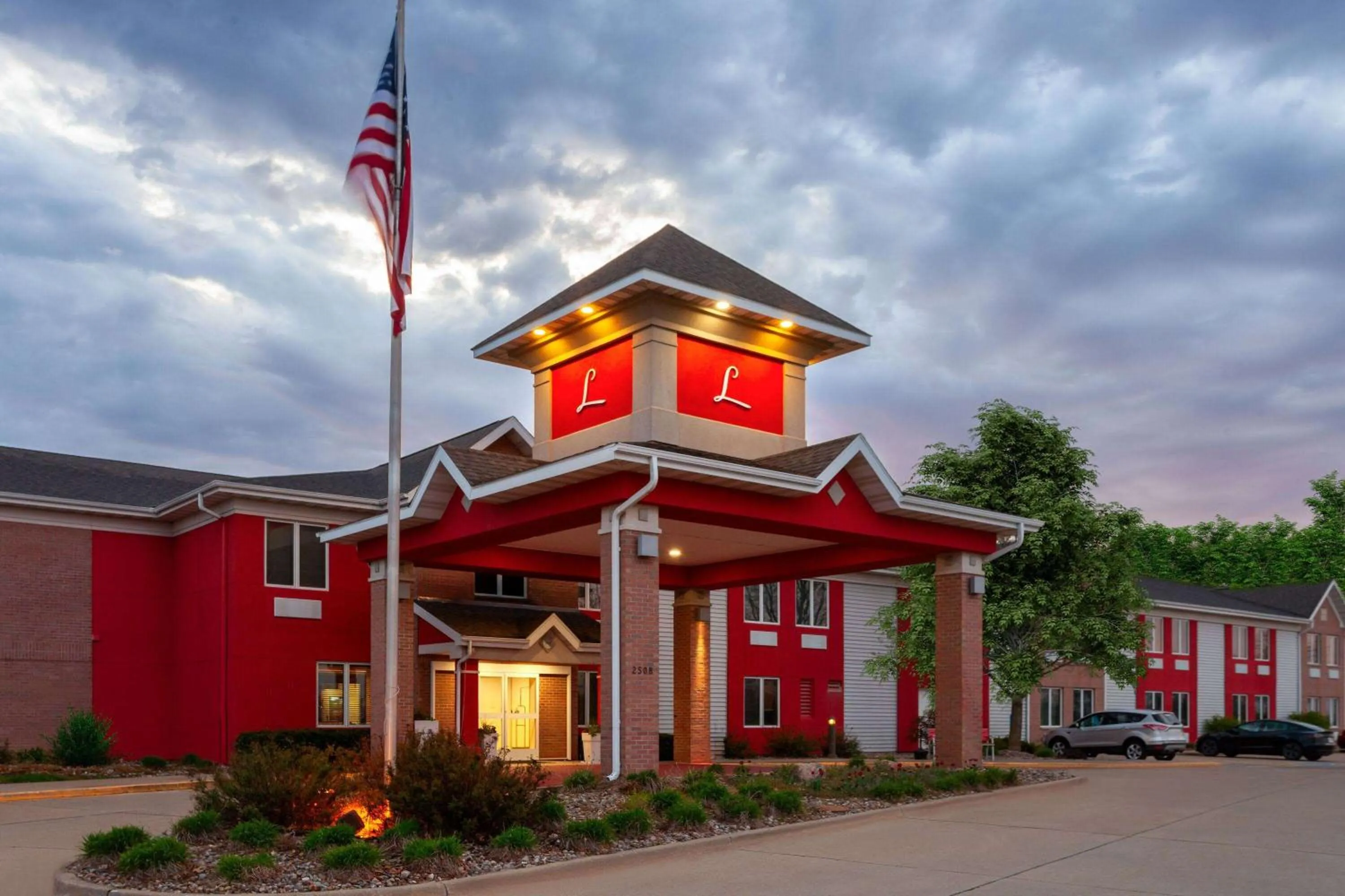 Property building in GrandStay Hotel & Suites Pella