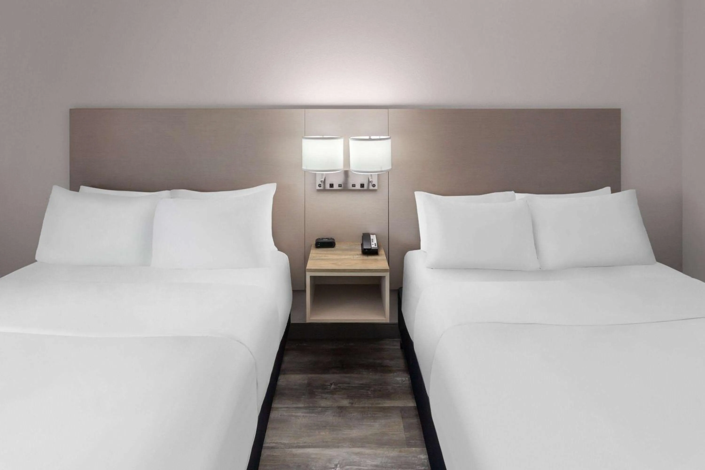 Photo of the whole room, Bed in GrandStay Hotel & Suites Pella