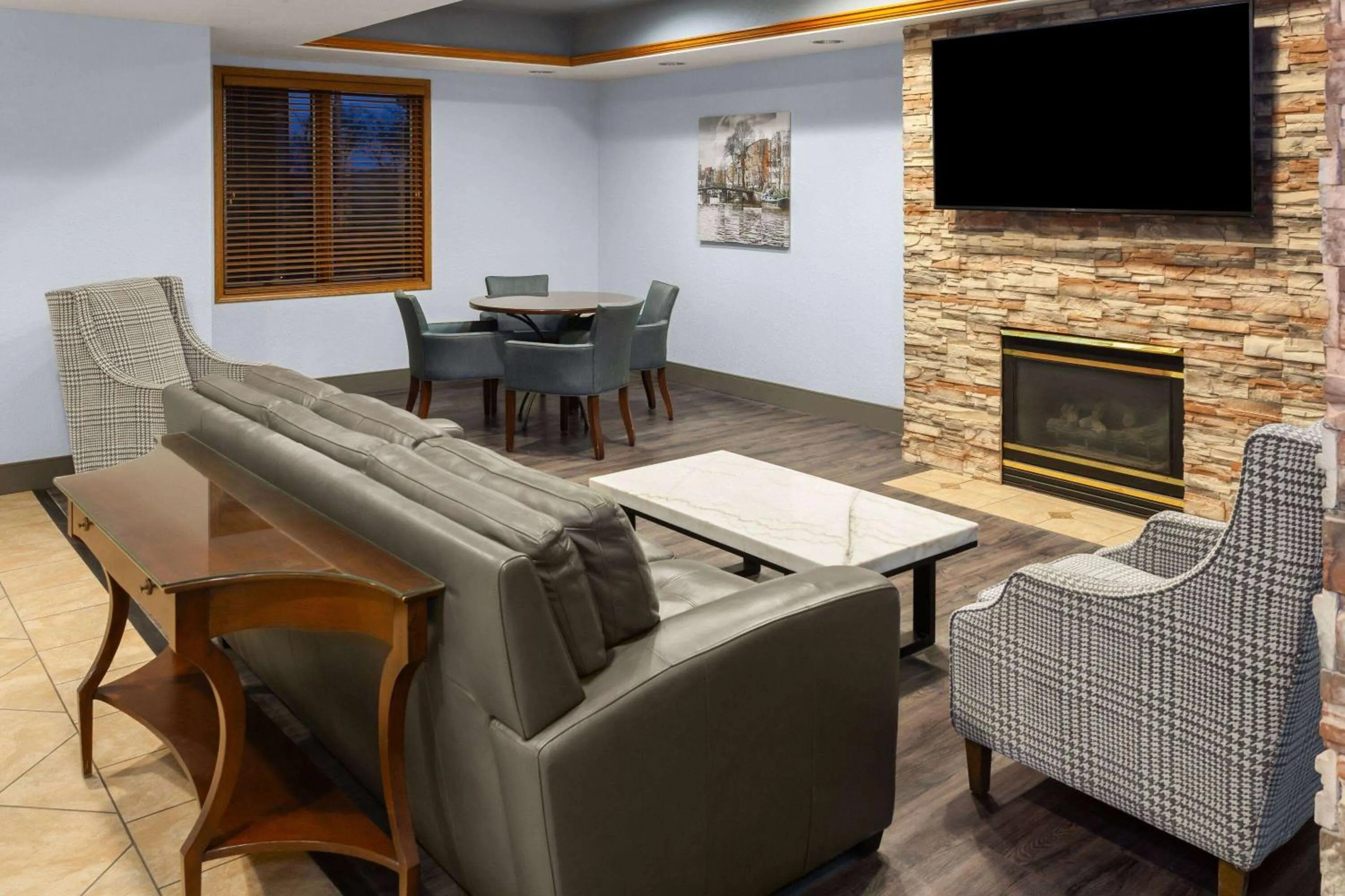 Lobby or reception in GrandStay Hotel & Suites Pella