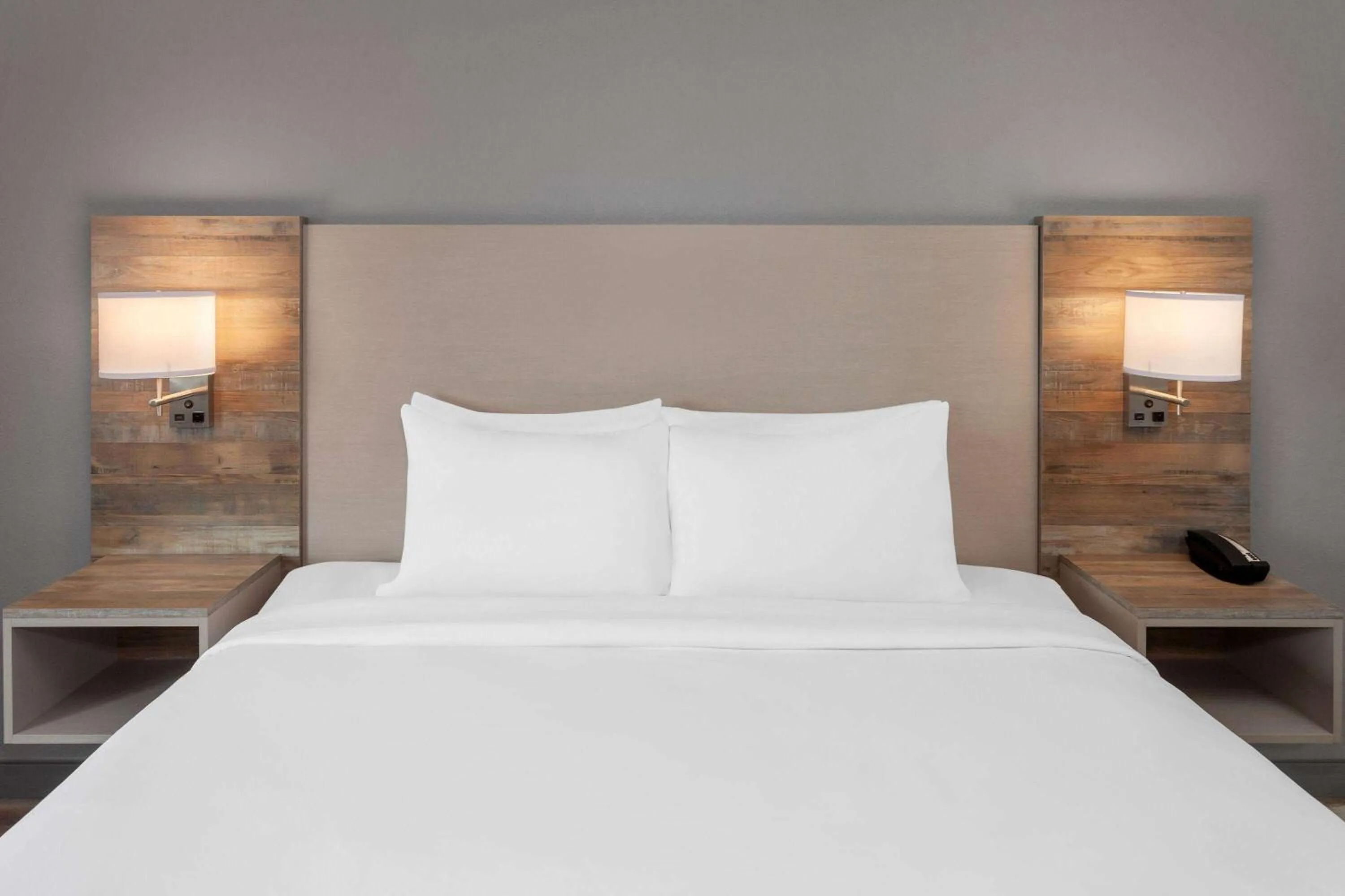 Photo of the whole room, Bed in GrandStay Hotel & Suites Pella