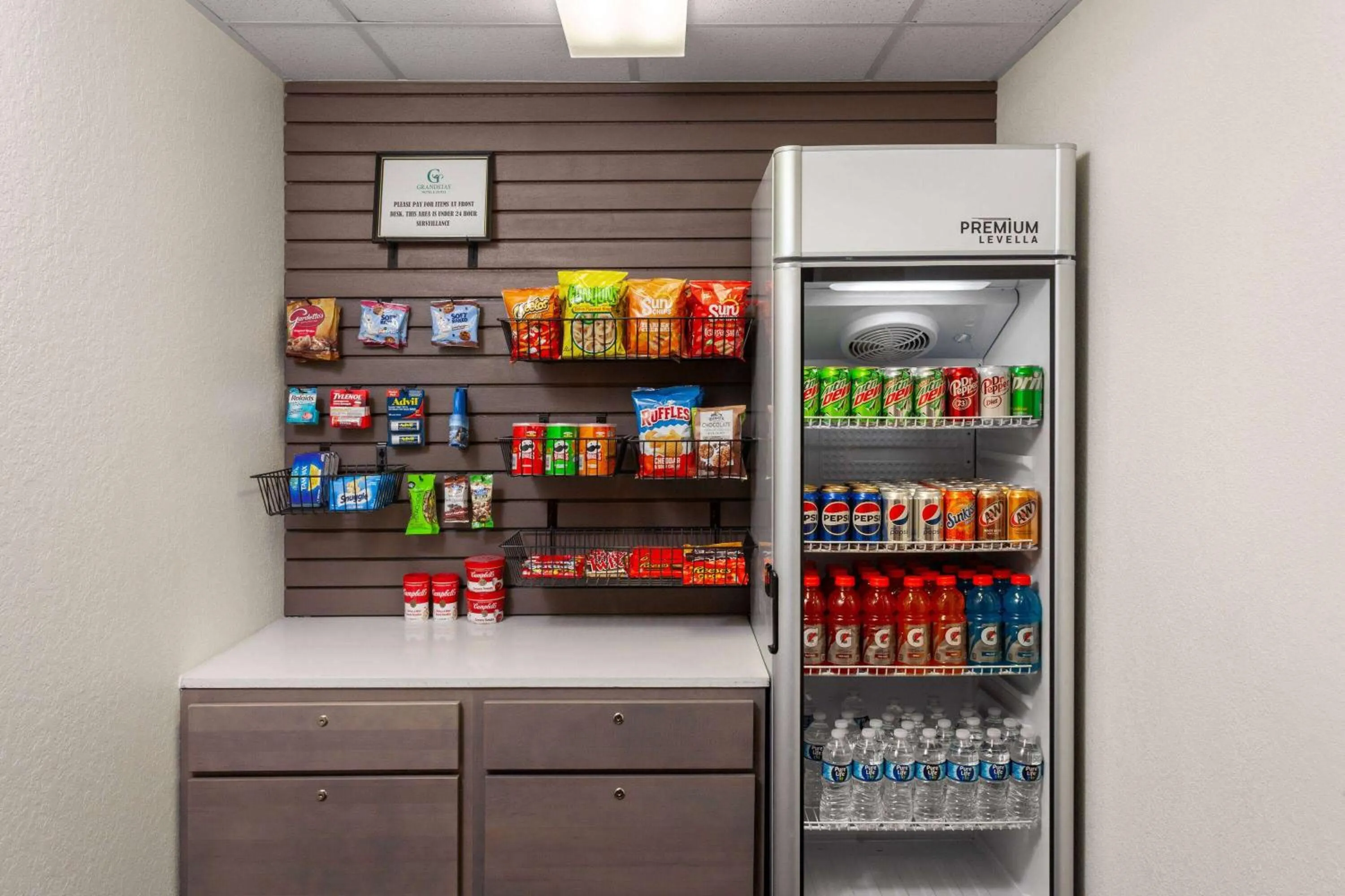 Food and drinks in GrandStay Hotel & Suites Pella