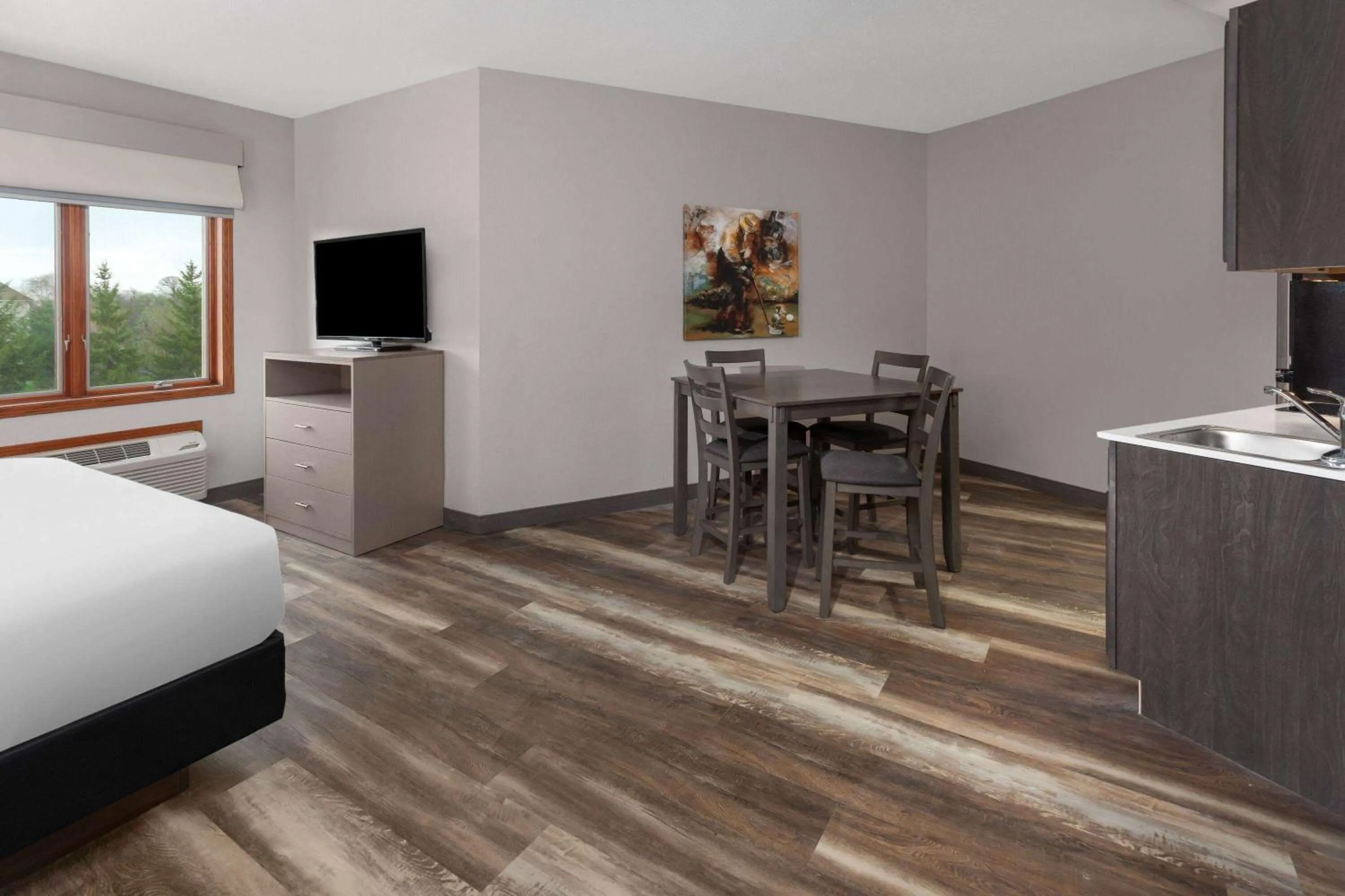 Photo of the whole room, Bed in GrandStay Hotel & Suites Pella