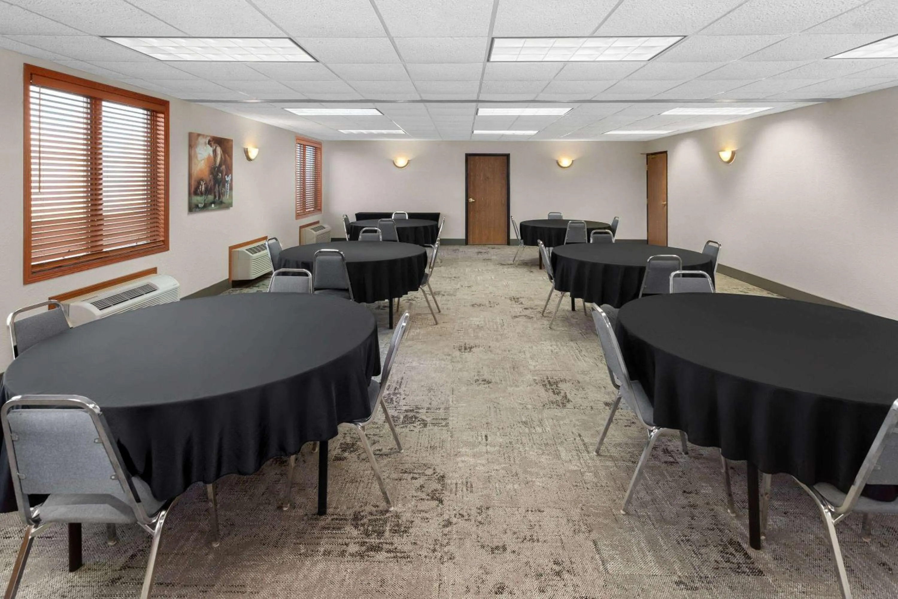 Meeting/conference room in GrandStay Hotel & Suites Pella