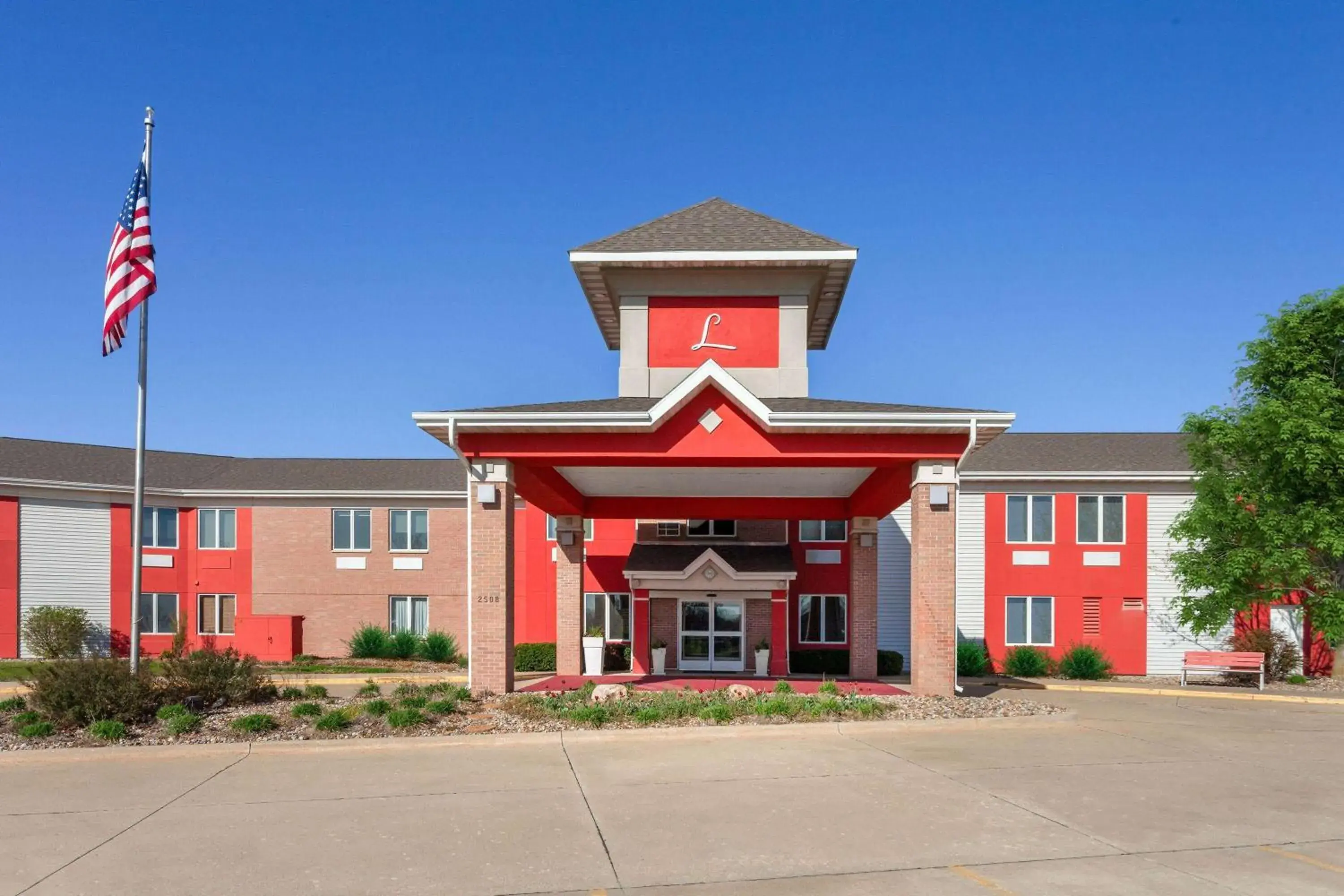 Property building in GrandStay Hotel & Suites Pella Property building in GrandStay Hotel & Suites Pella