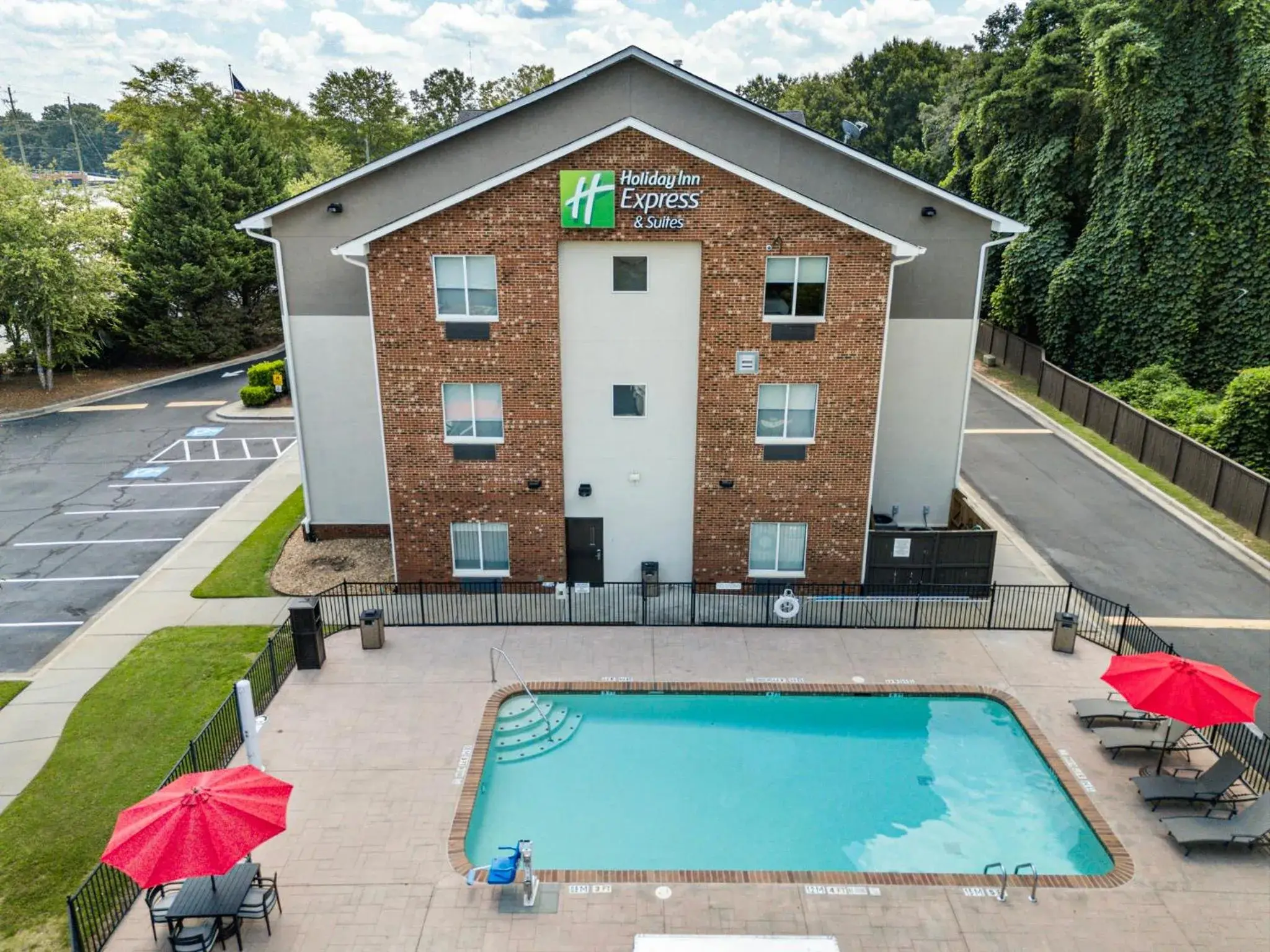 Property building in Holiday Inn Express & Suites Buford NE - Lake Lanier by IHG Property building in Holiday Inn Express & Suites Buford NE - Lake Lanier by IHG