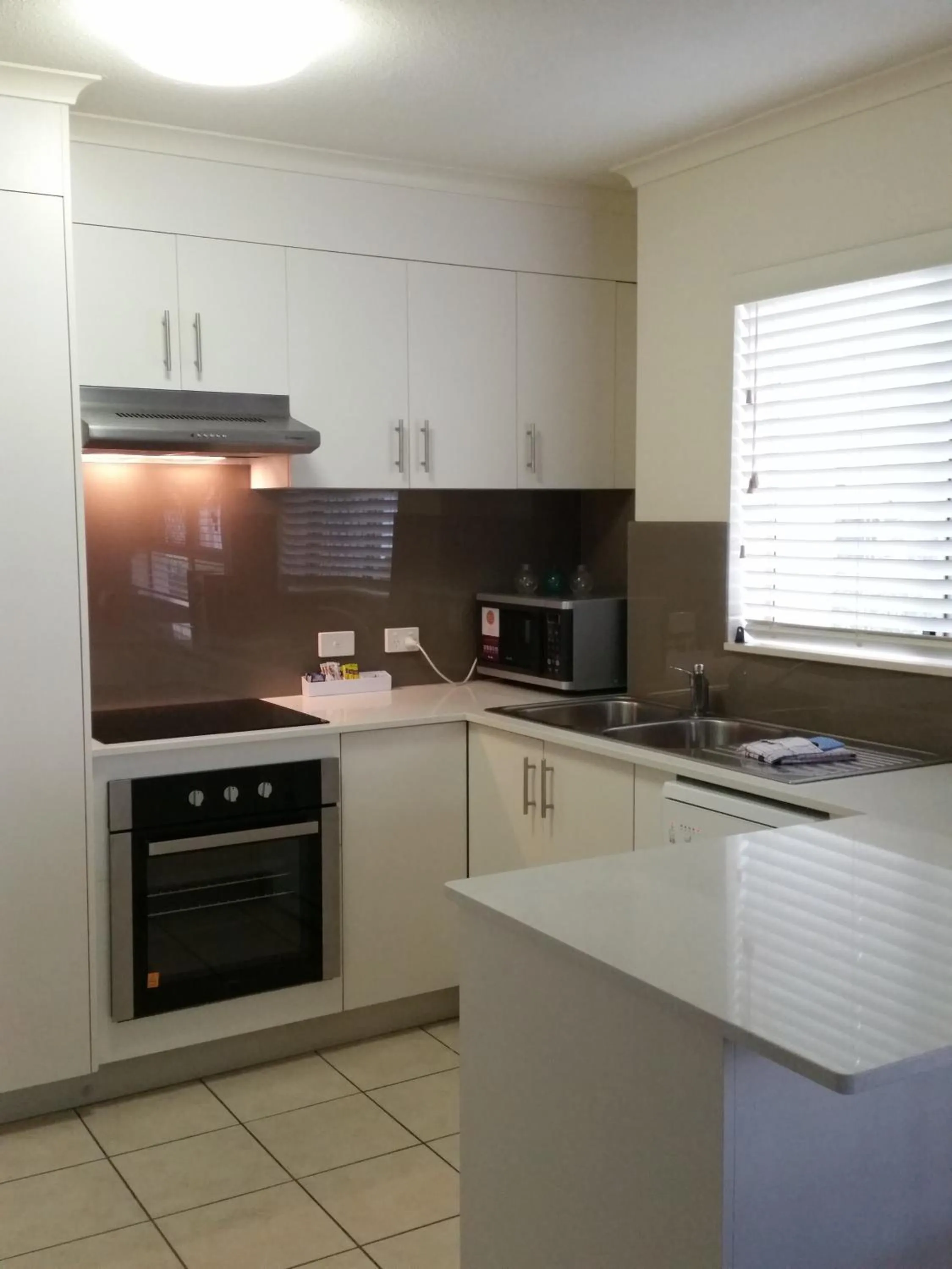 Kitchen or kitchenette in Santalina On Hervey Bay