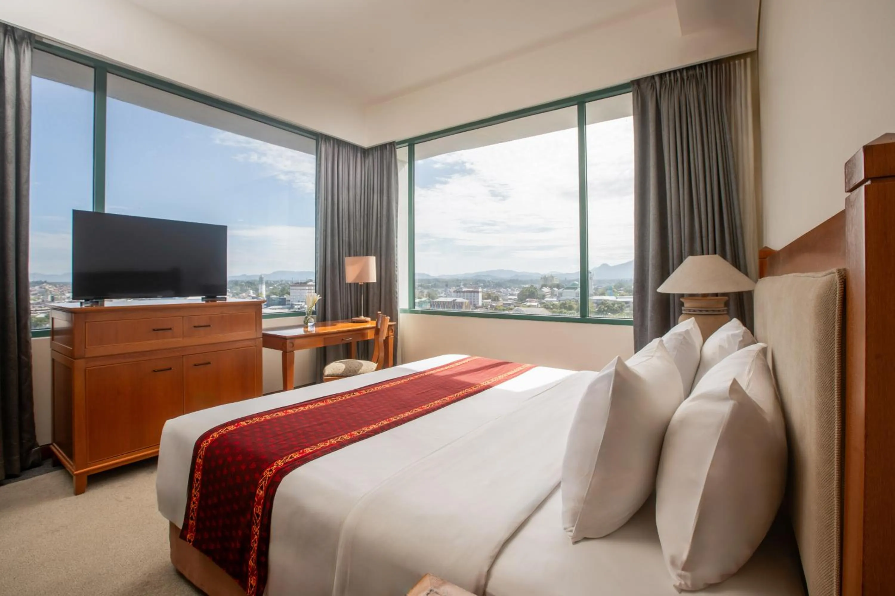 Bedroom, Bed in Aryaduta Manado