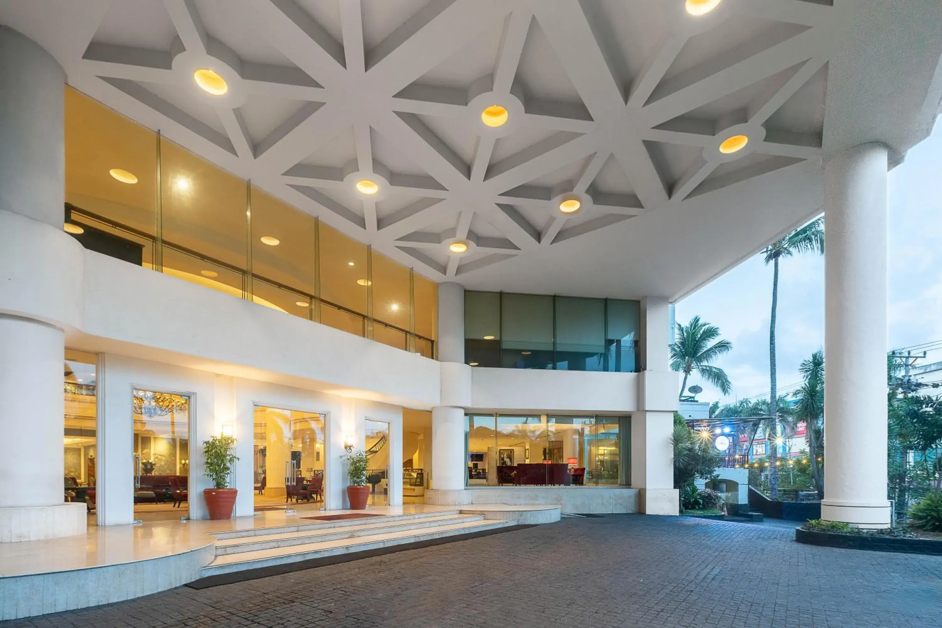 Facade/entrance in Aryaduta Manado Facade/entrance in Aryaduta Manado