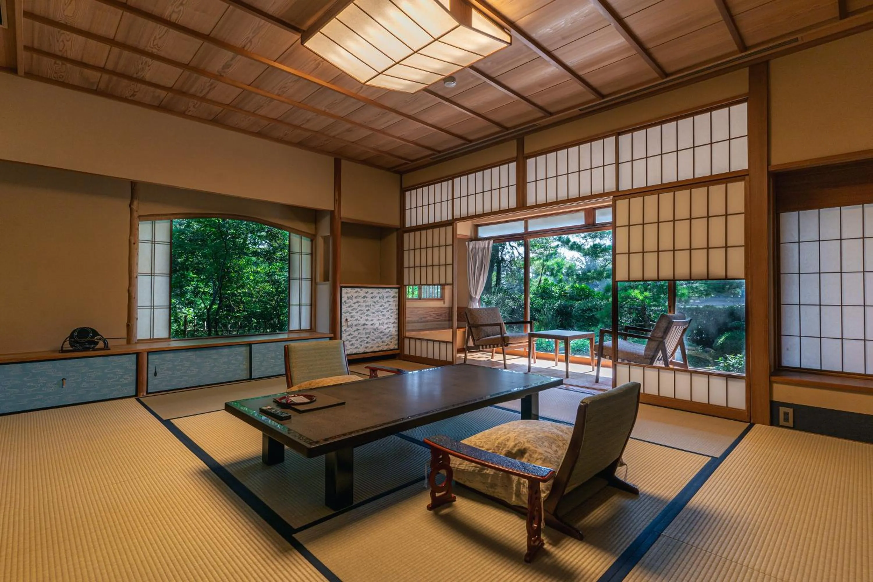 Living room in Monjusou Shourotei