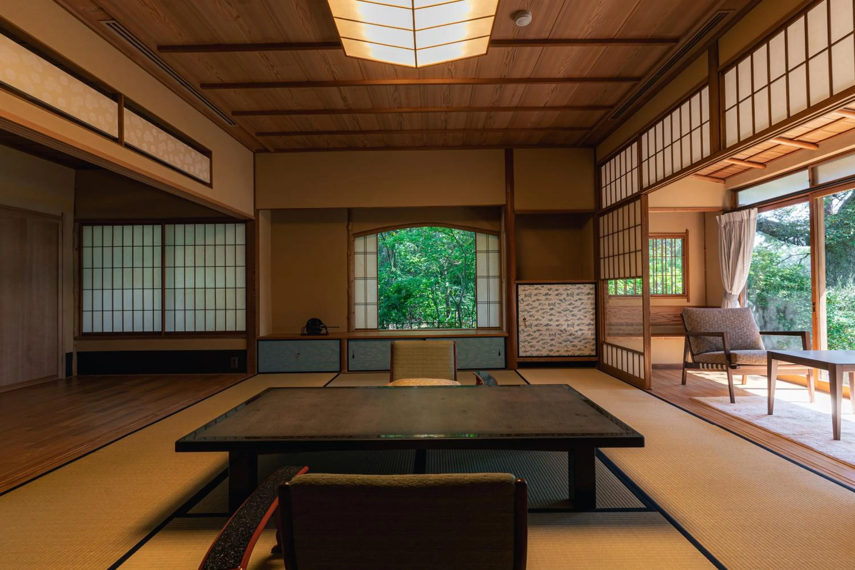 Living room in Monjusou Shourotei