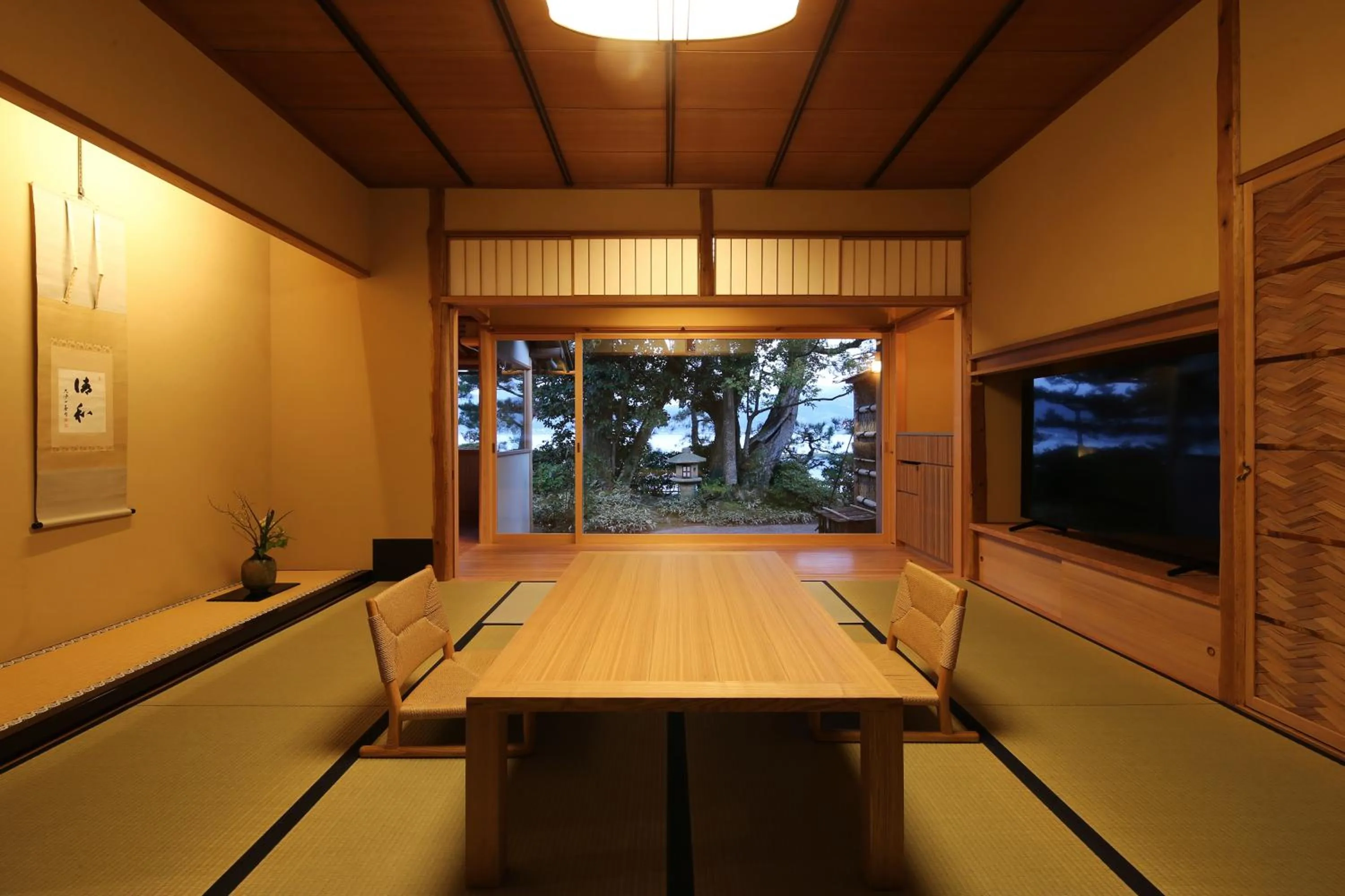 Living room in Monjusou Shourotei