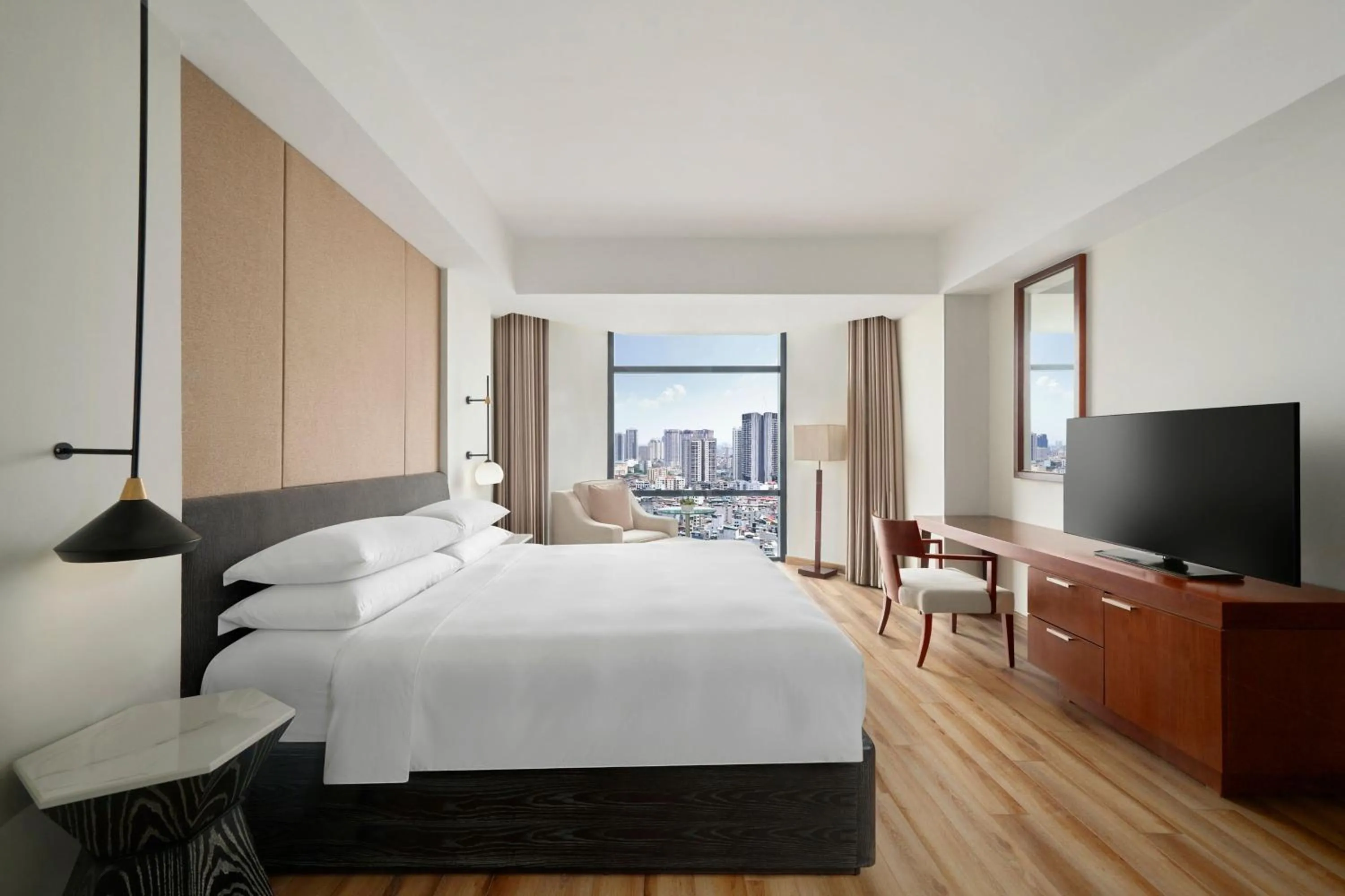 Bedroom, Bed in Sheraton Hanoi West