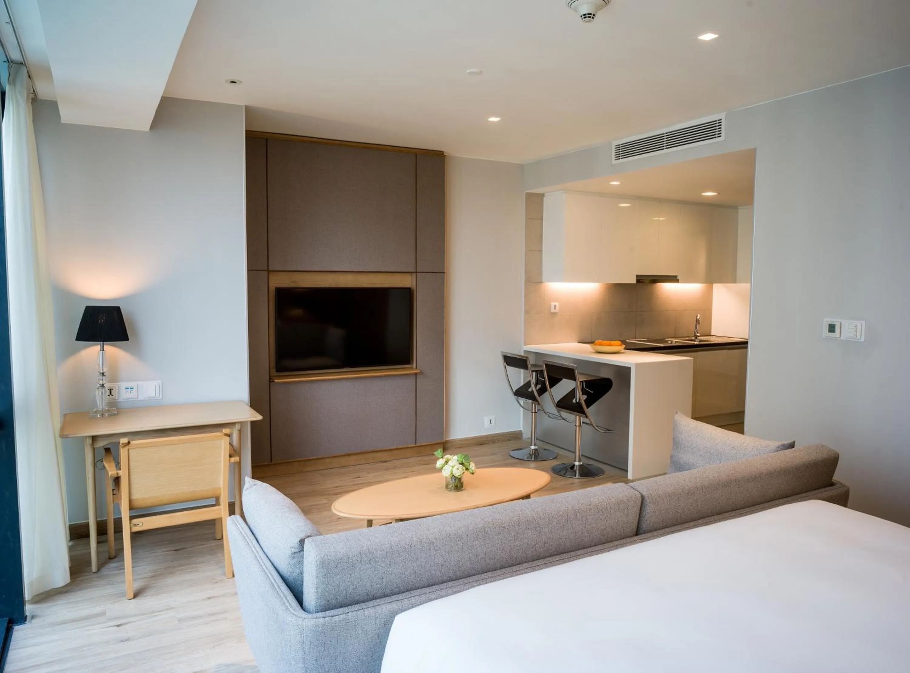 Living room, Bed in Sheraton Hanoi West