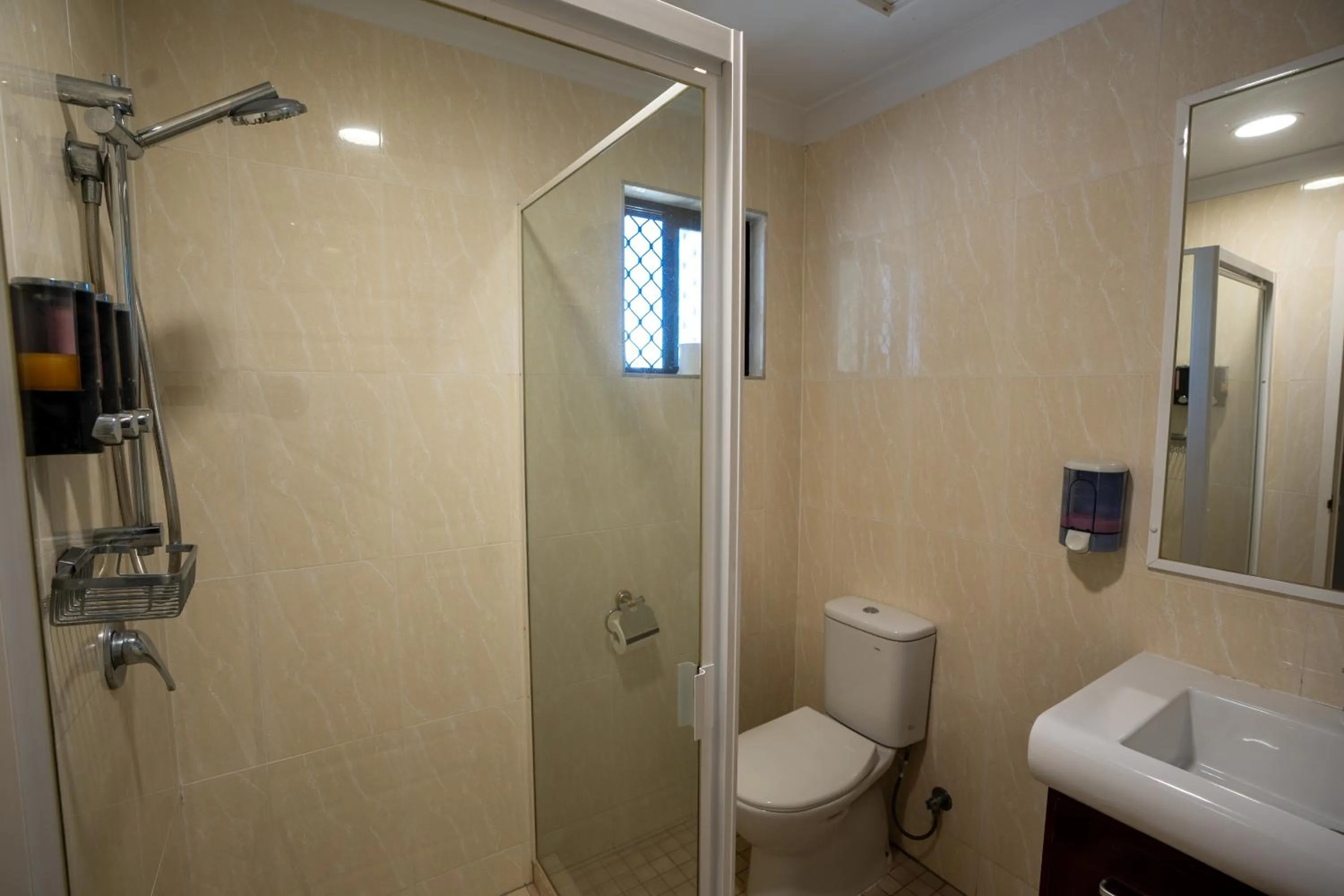 Bathroom in Novena Palms Motel