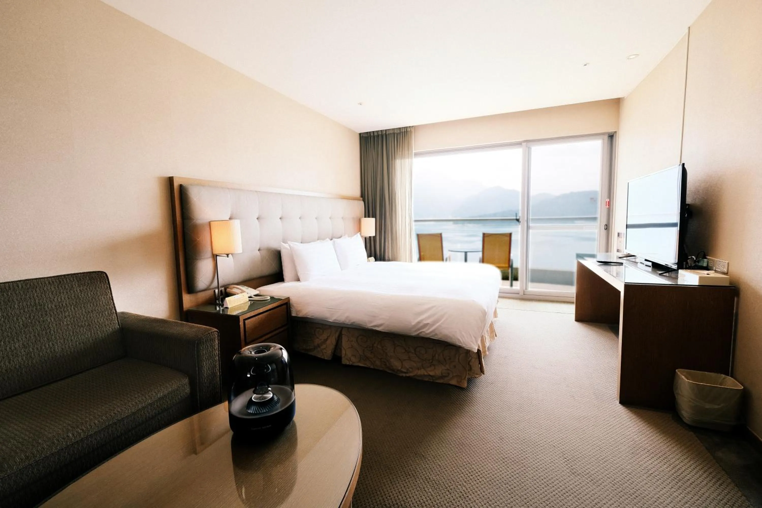 Photo of the whole room, Bed in Hotel Del Lago