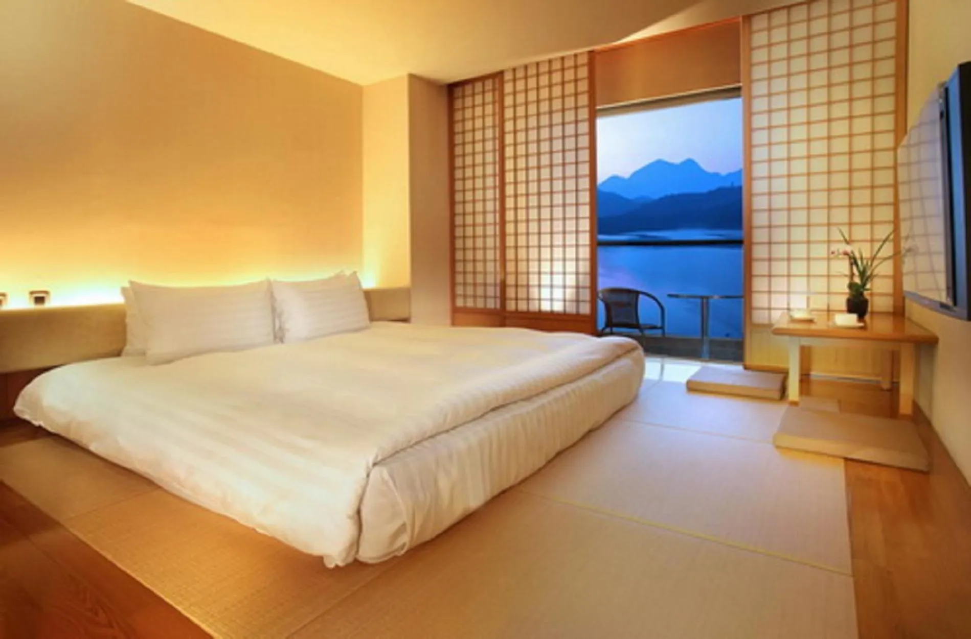 Balcony/Terrace, Bed in Hotel Del Lago