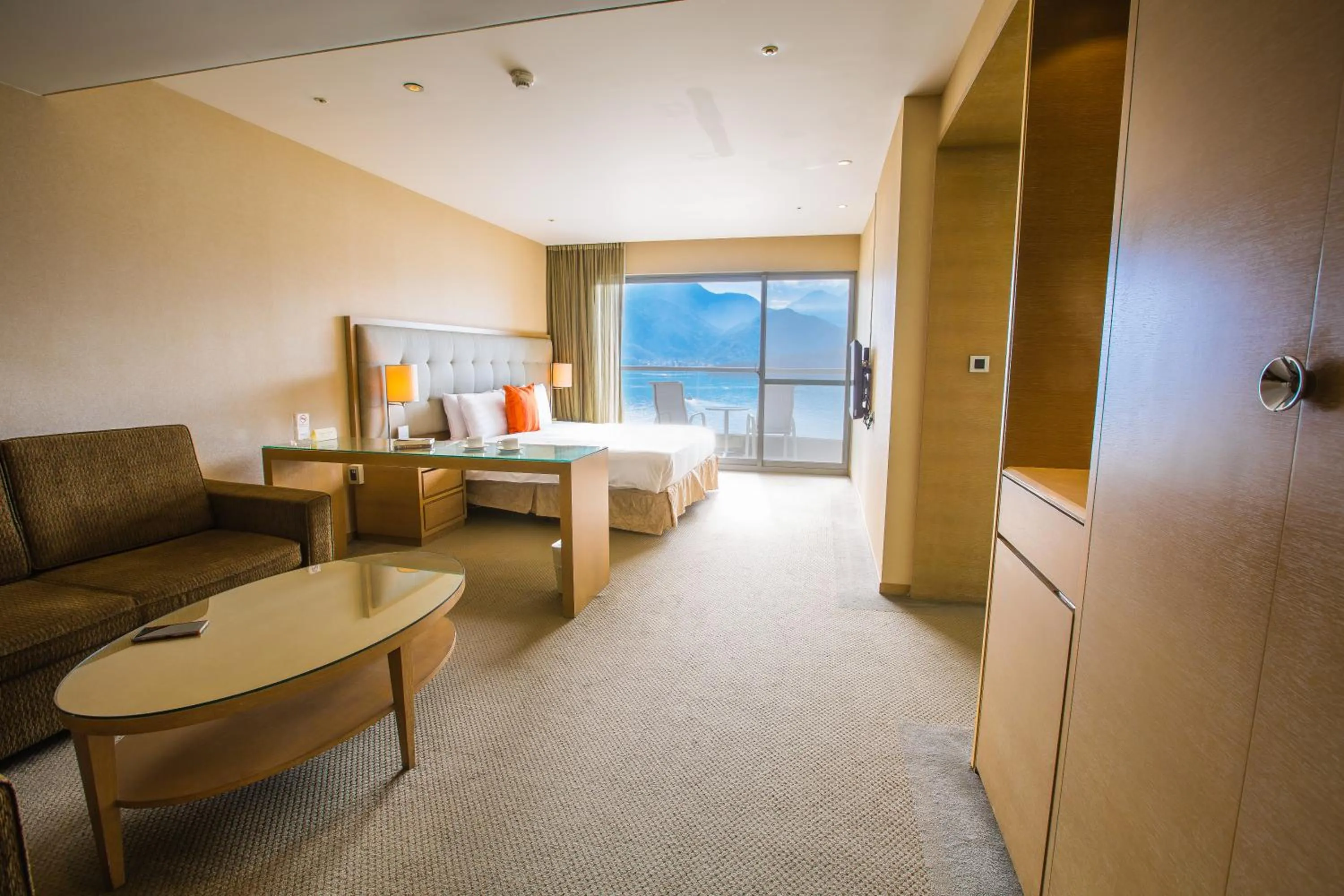 Living room, Bed in Hotel Del Lago