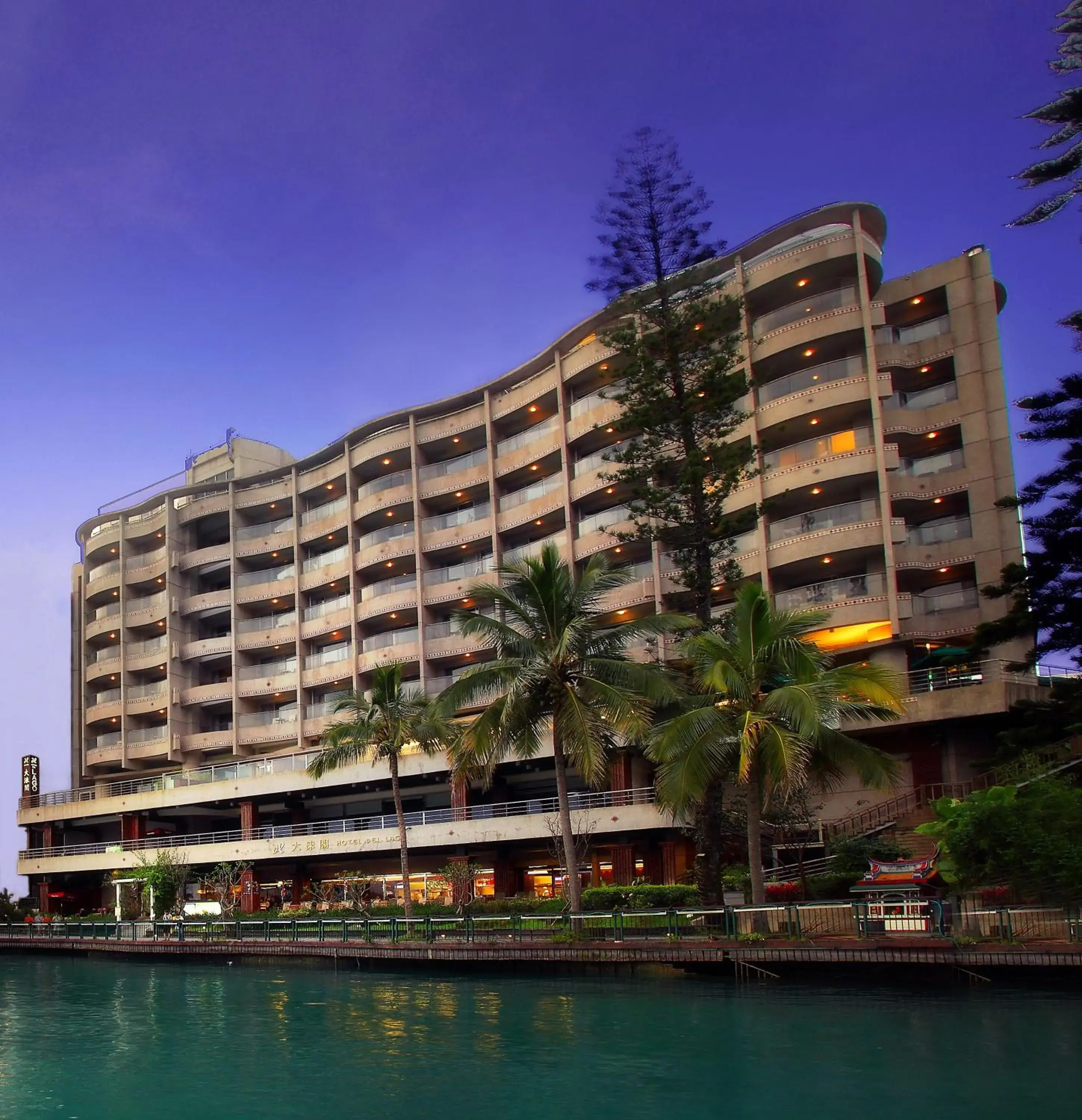 Facade/entrance in Hotel Del Lago Facade/entrance in Hotel Del Lago