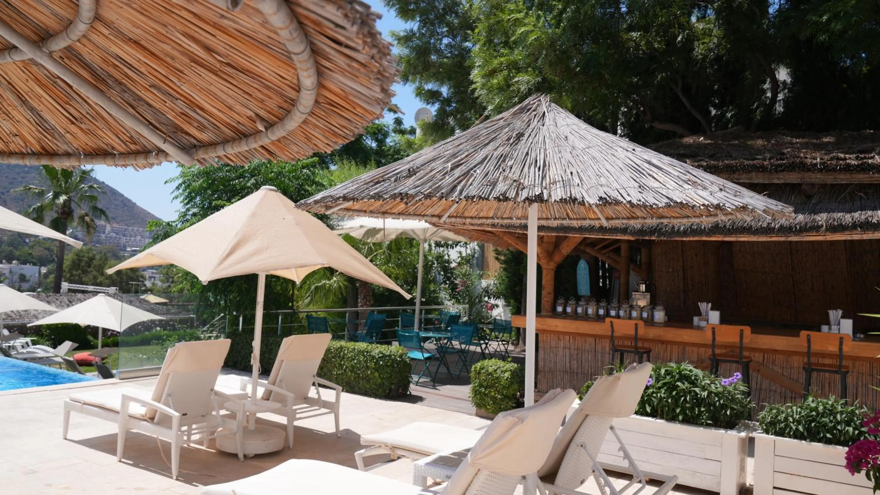 Lounge or bar in Bellazure Hotel