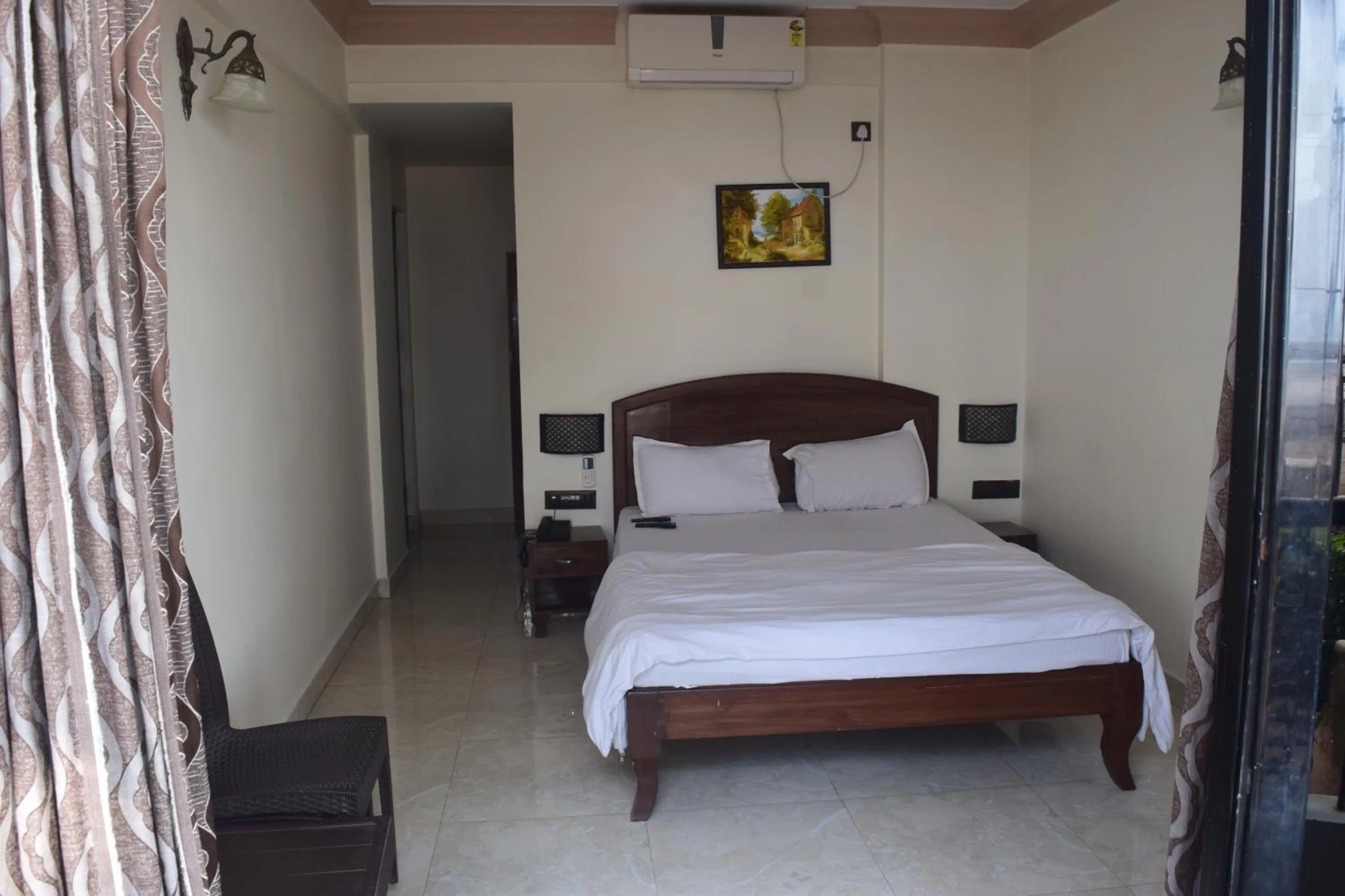 Bed in Hotel Murud Marina