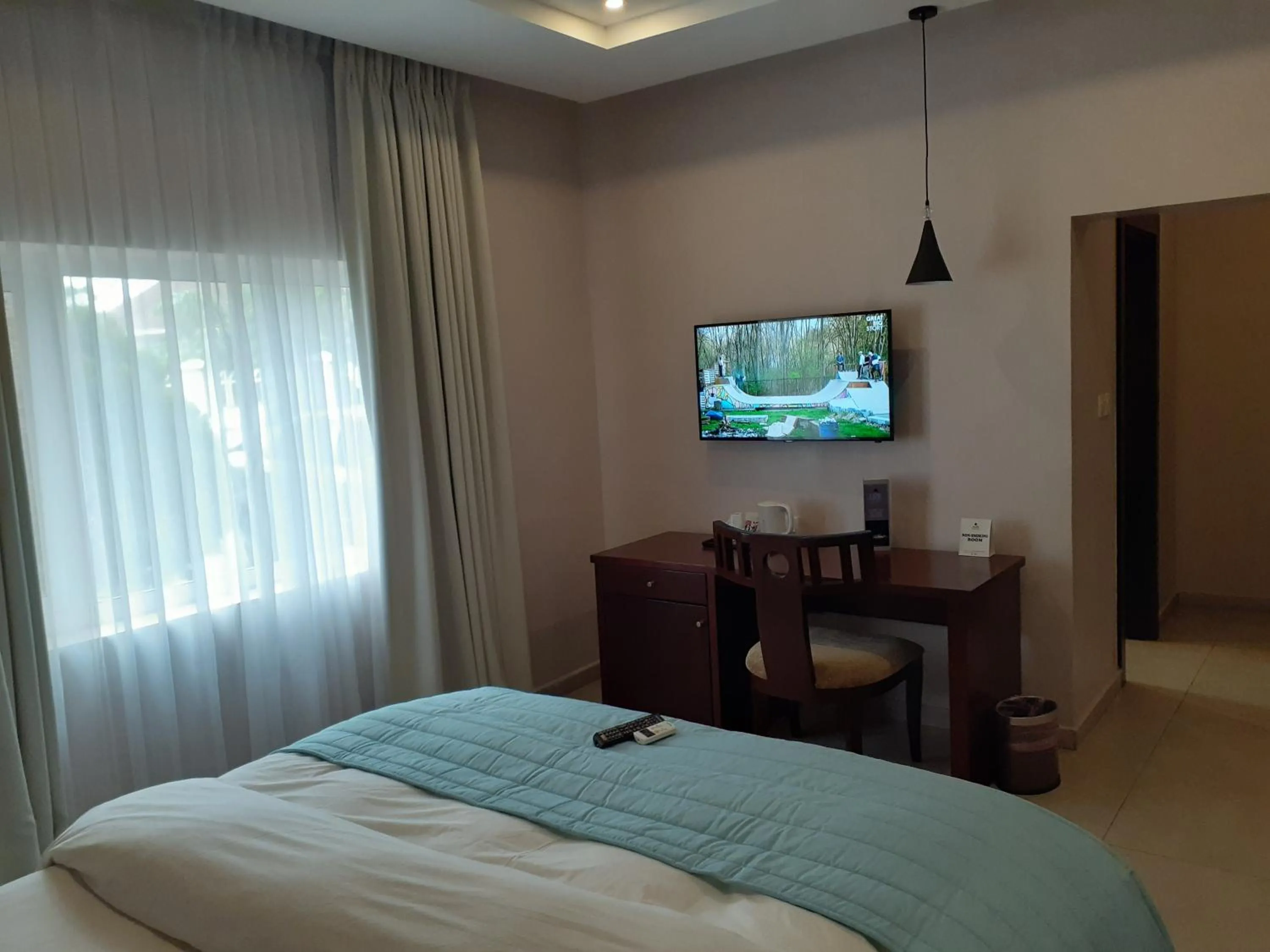 TV and multimedia, Bed in Ace Premier Hotel