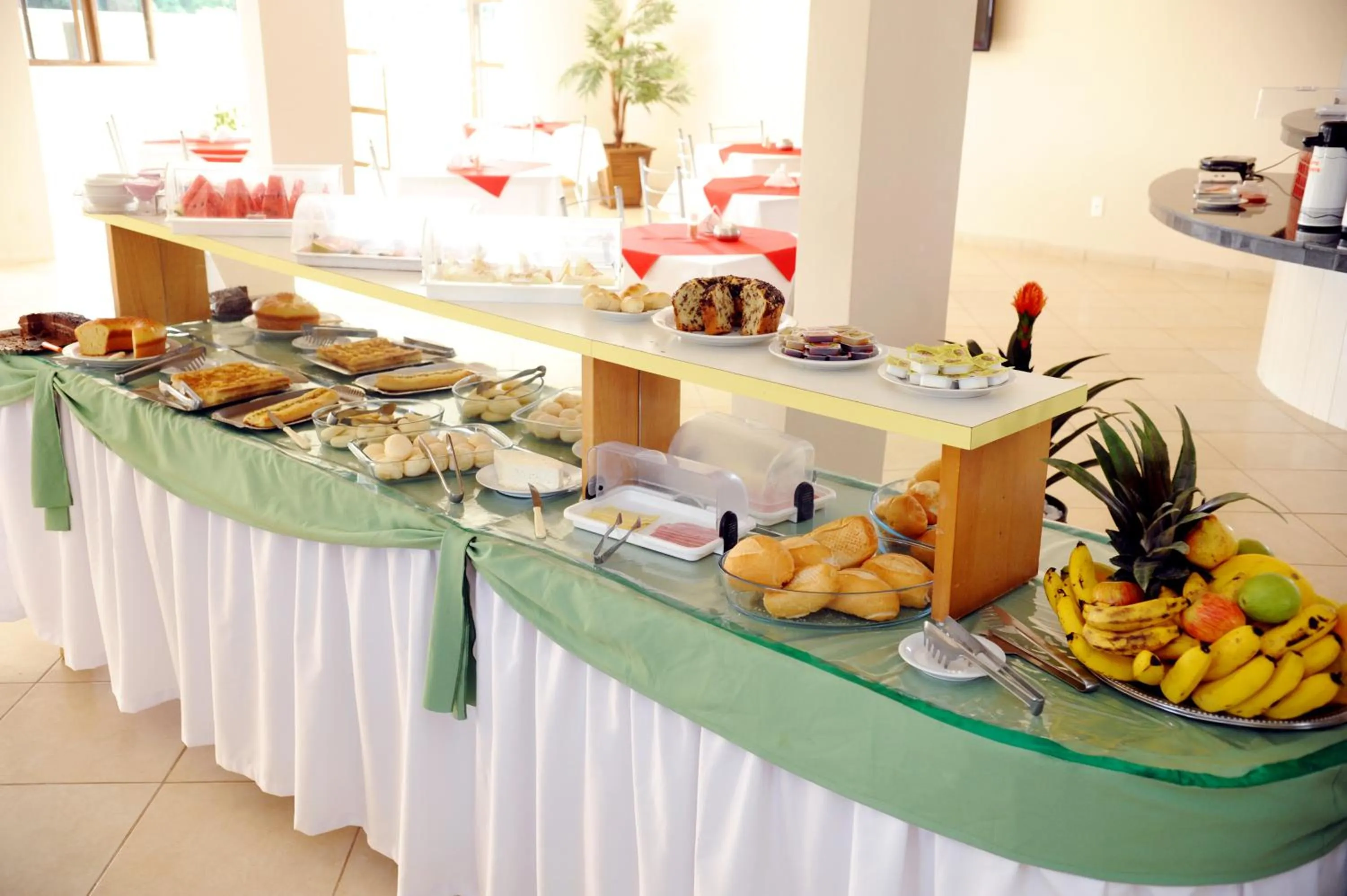 Restaurant/places to eat in Colorado Plaza Hotel