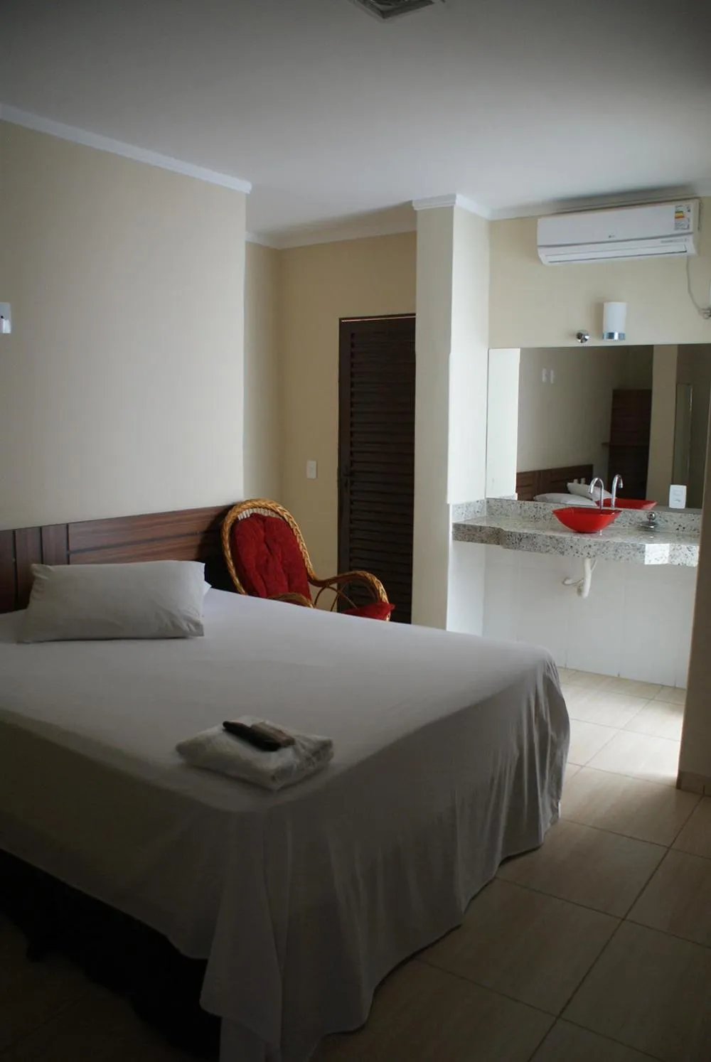 Bed in Colorado Plaza Hotel