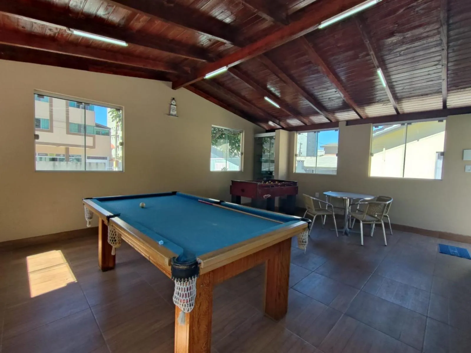 BRUNO KLEMTZ DK4 CASA PISCINA CHURRASQUEIRA SINUCA 3 AR WIFI 3 VaGAS 3 DORM