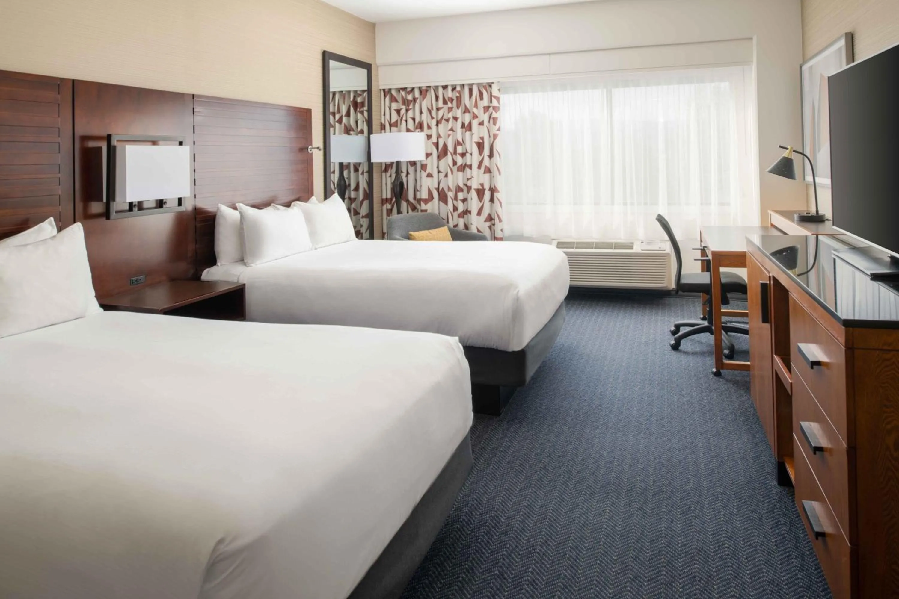 Bedroom, Bed in DoubleTree by Hilton San Francisco Airport