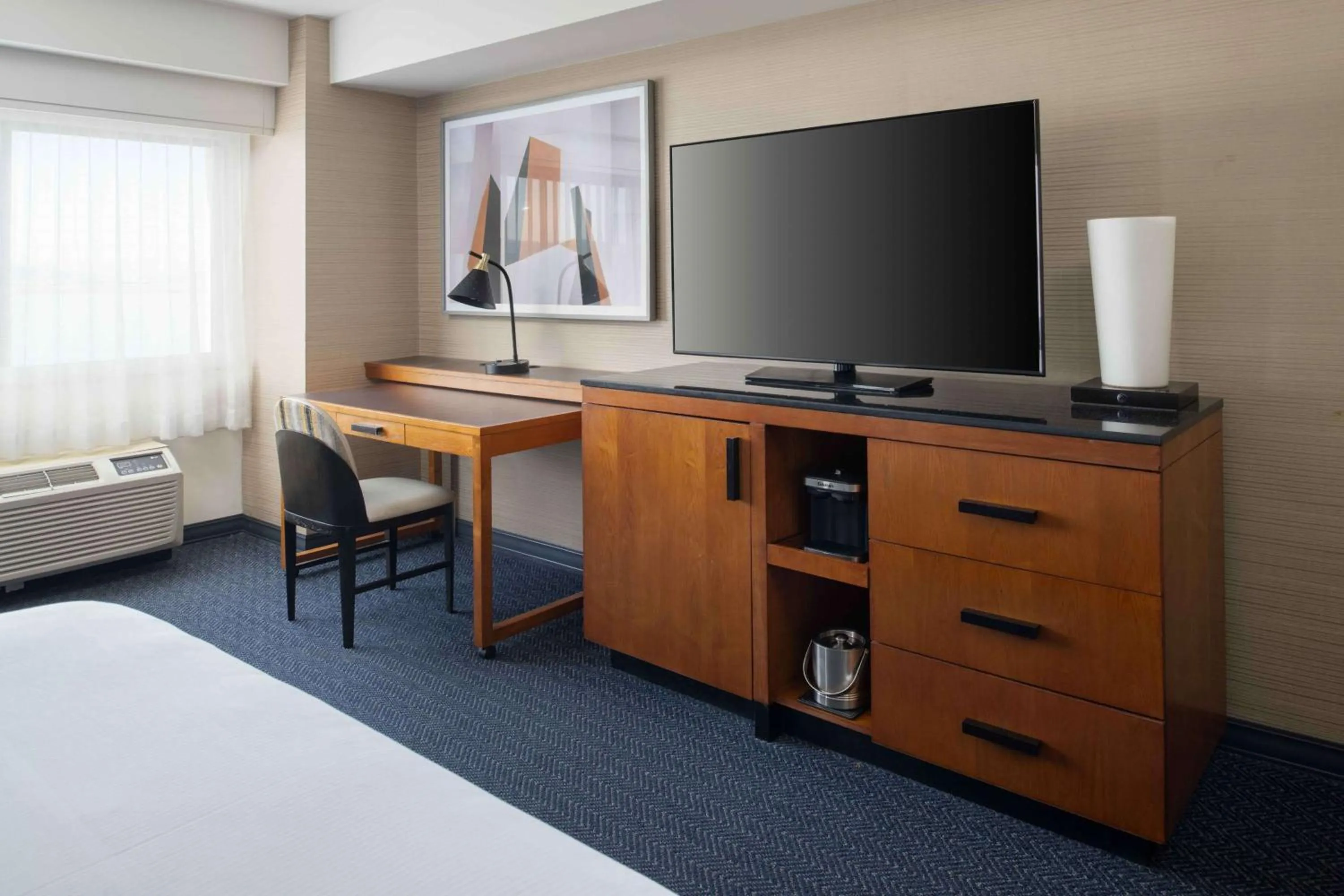 Bedroom, Bed in DoubleTree by Hilton San Francisco Airport