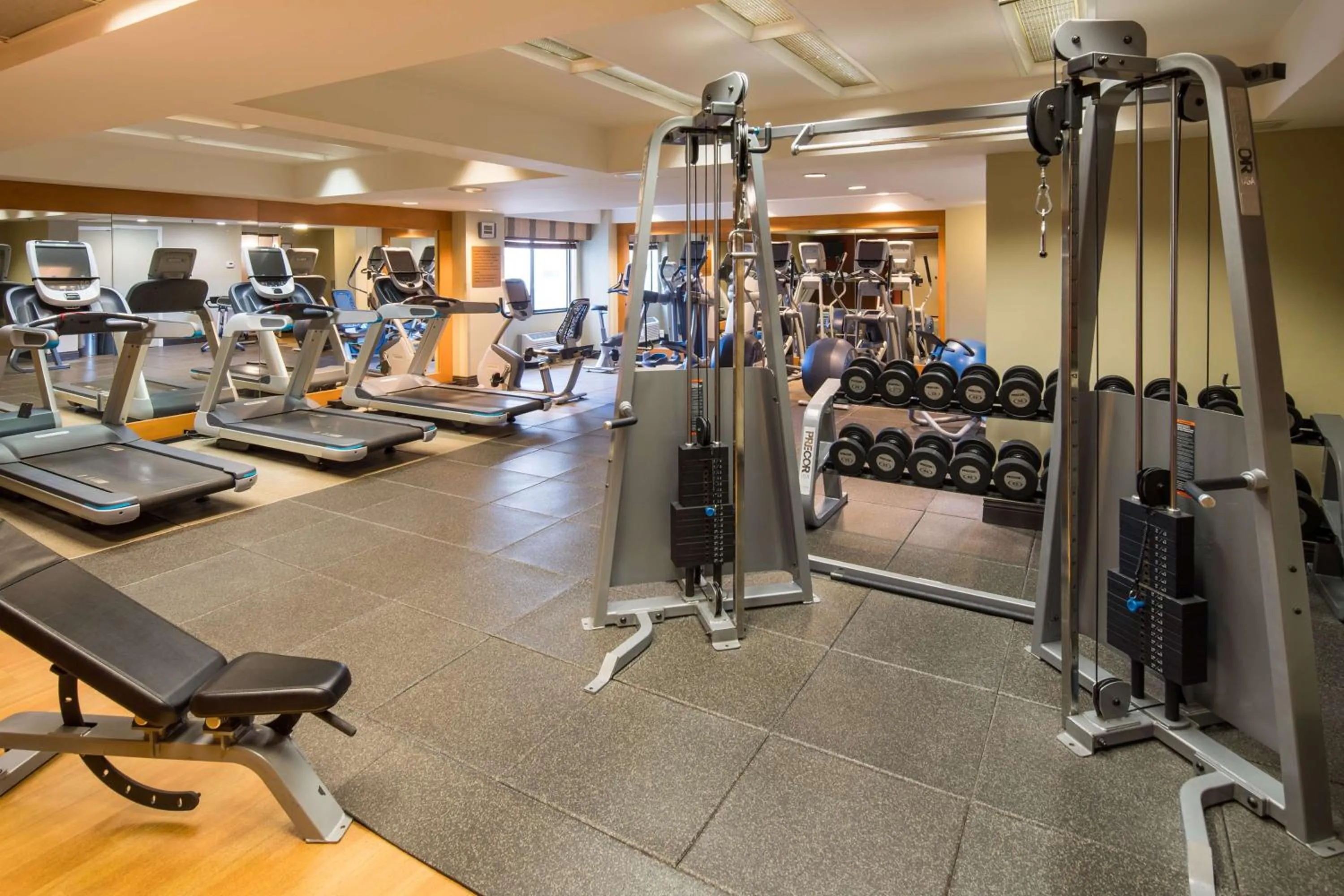 Fitness centre/facilities in DoubleTree by Hilton San Francisco Airport