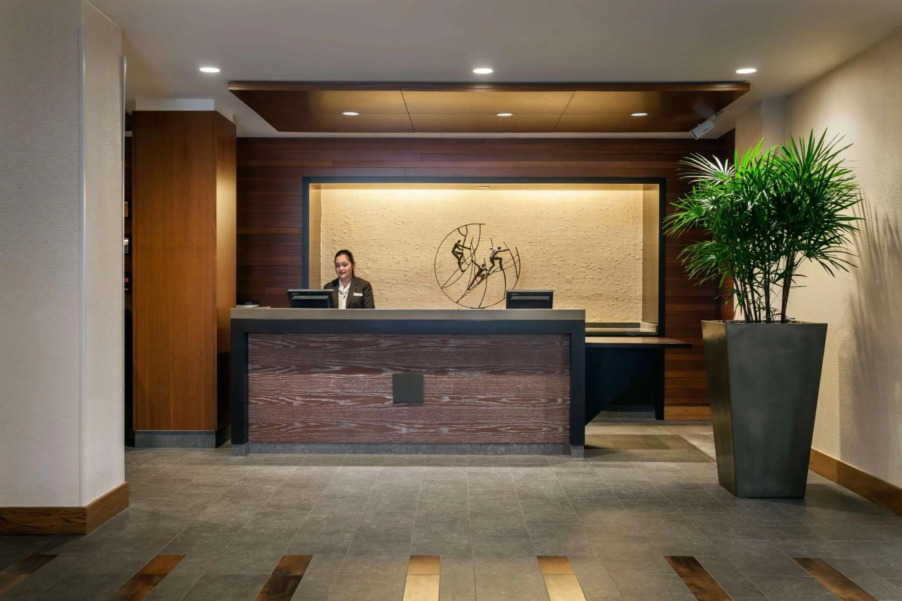 Lobby or reception in DoubleTree by Hilton San Francisco Airport