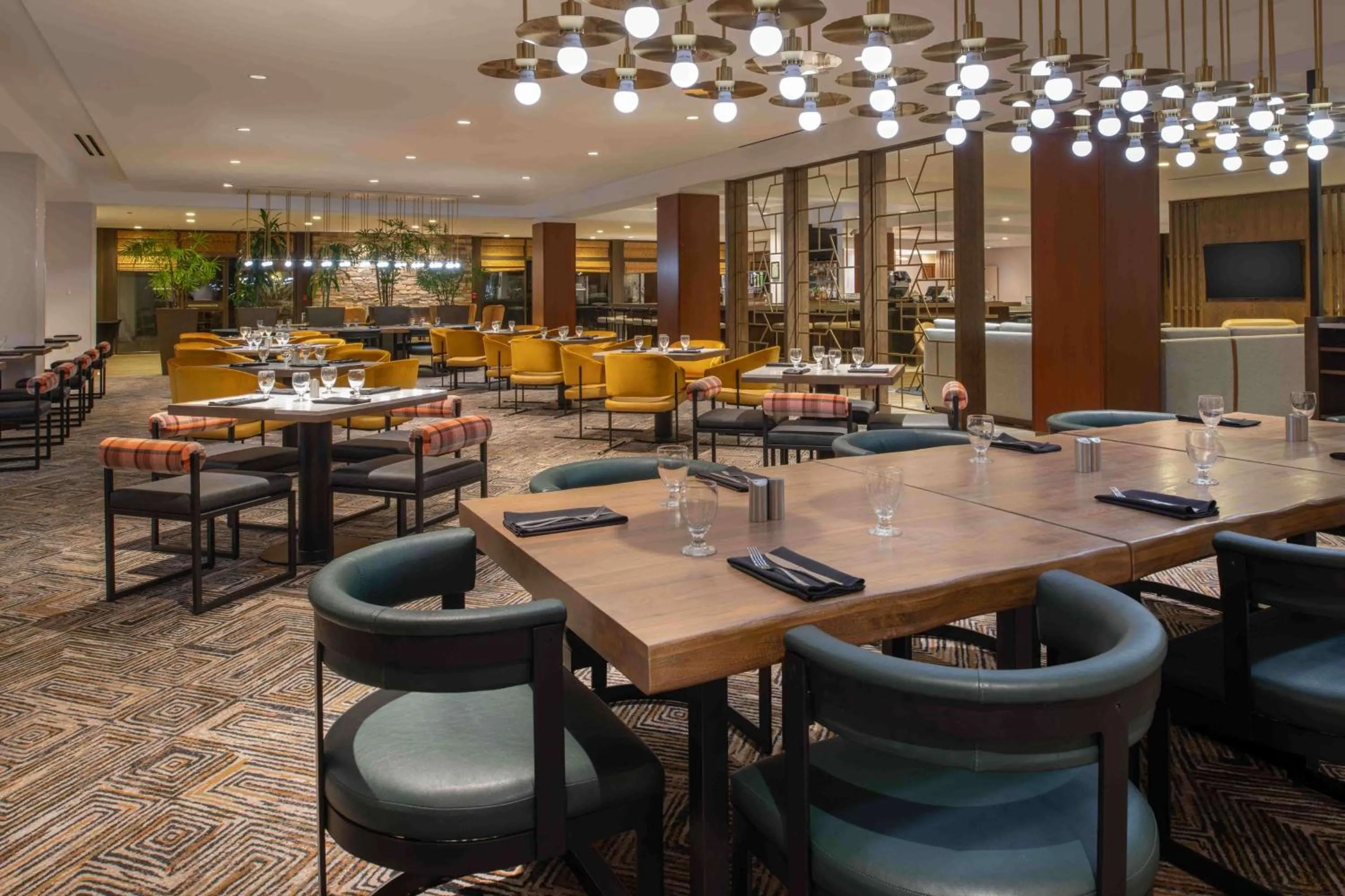 Restaurant/places to eat in DoubleTree by Hilton San Francisco Airport