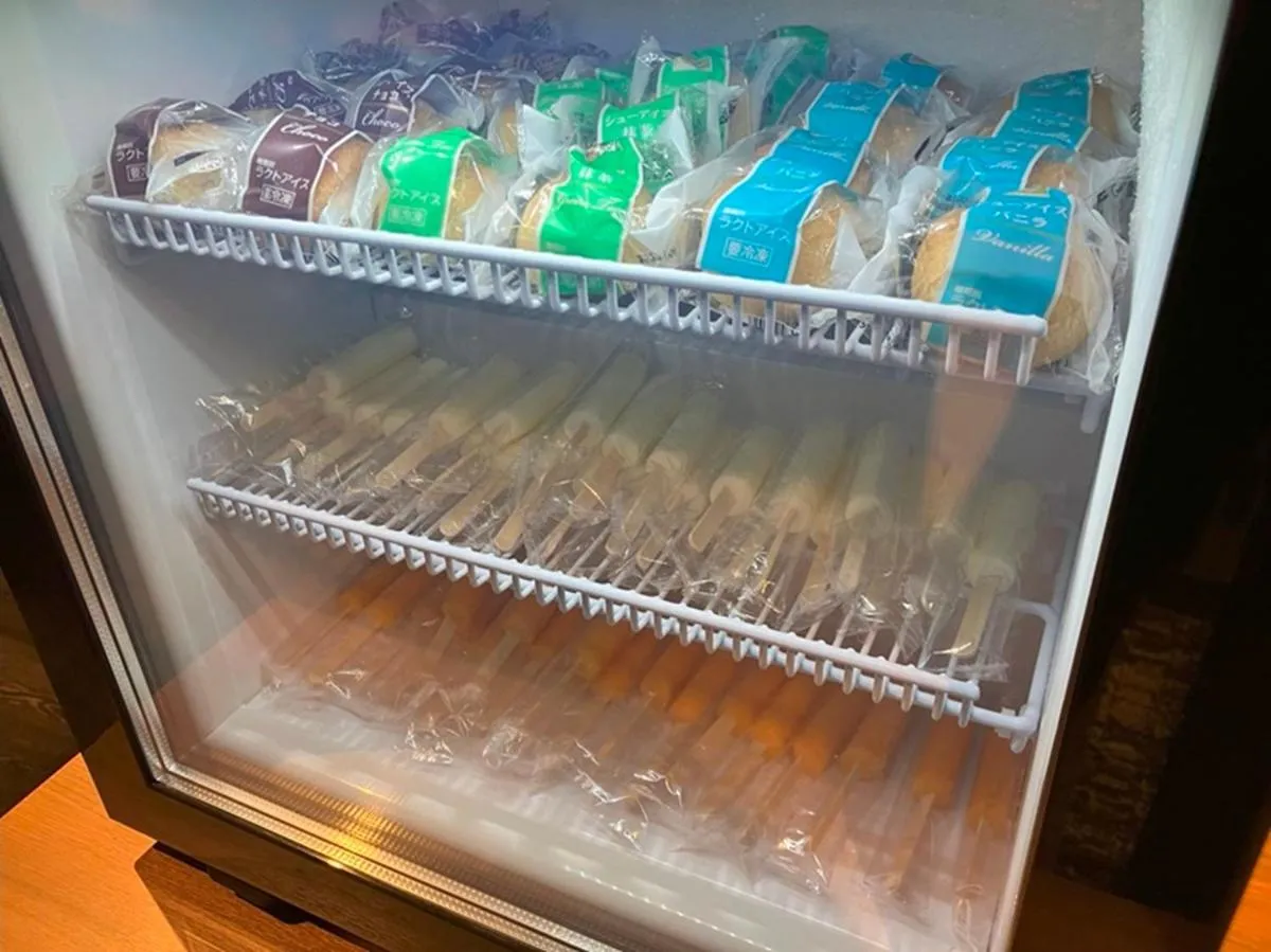 Communal lounge/ TV room in Kobe Plaza Hotel