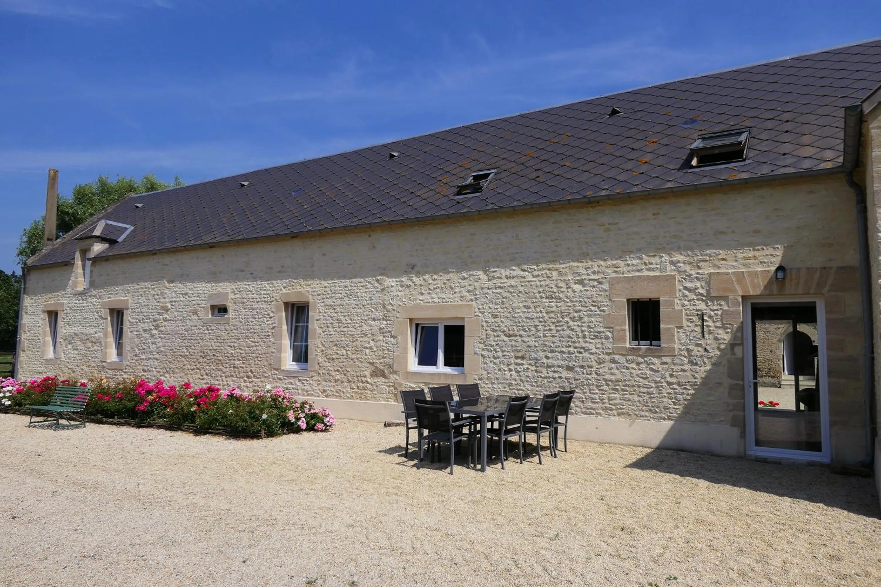 Property building in Les Pérelles