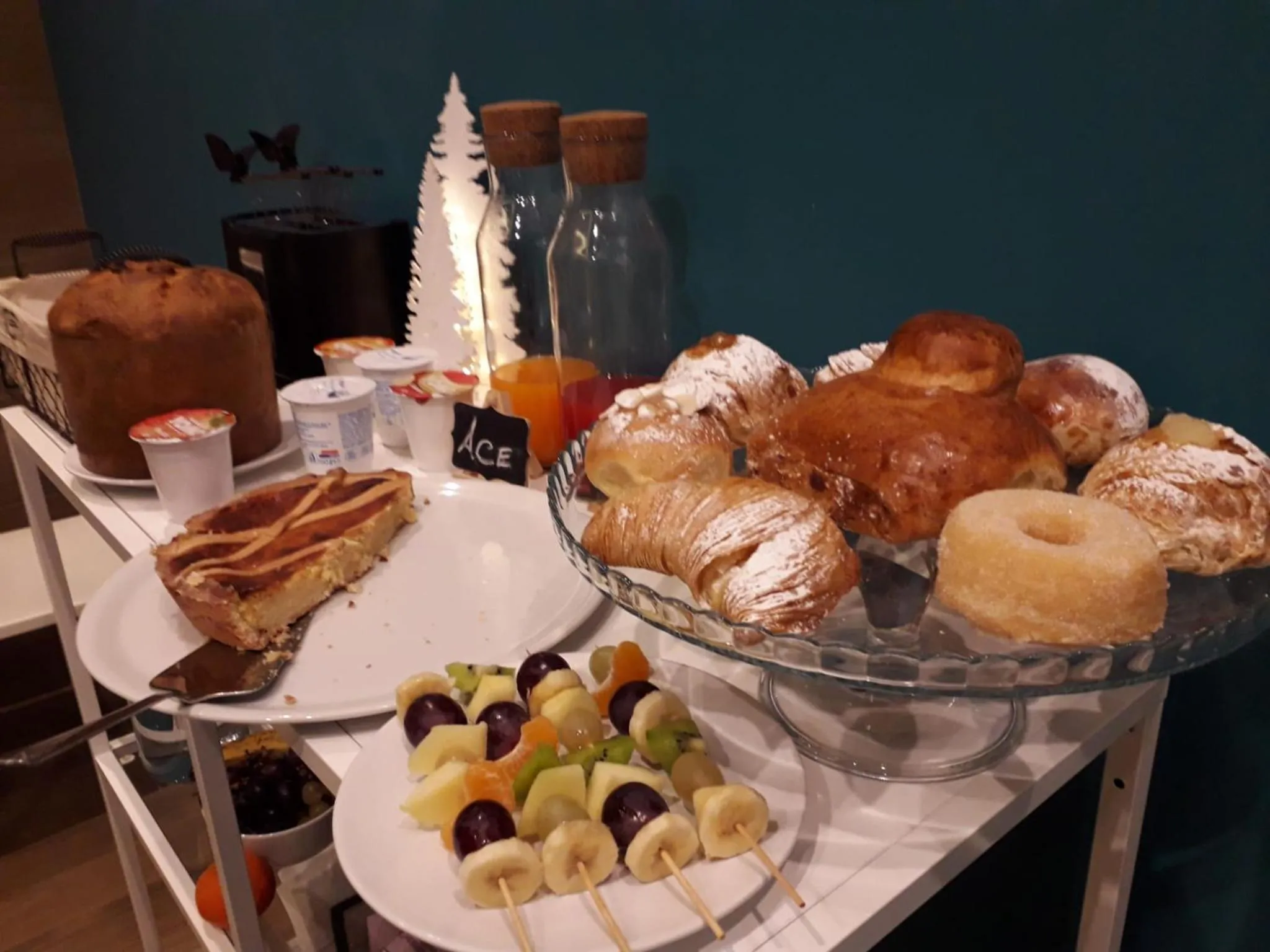 Buffet breakfast in Gea suite