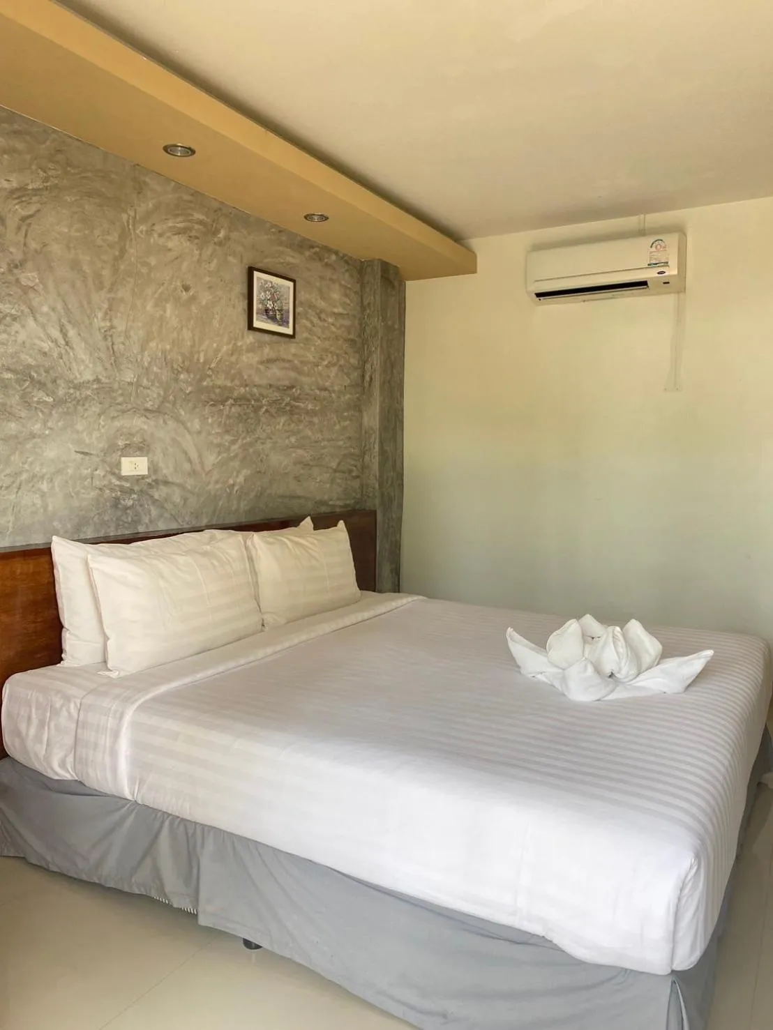 Bed in Sunset Beach Villas