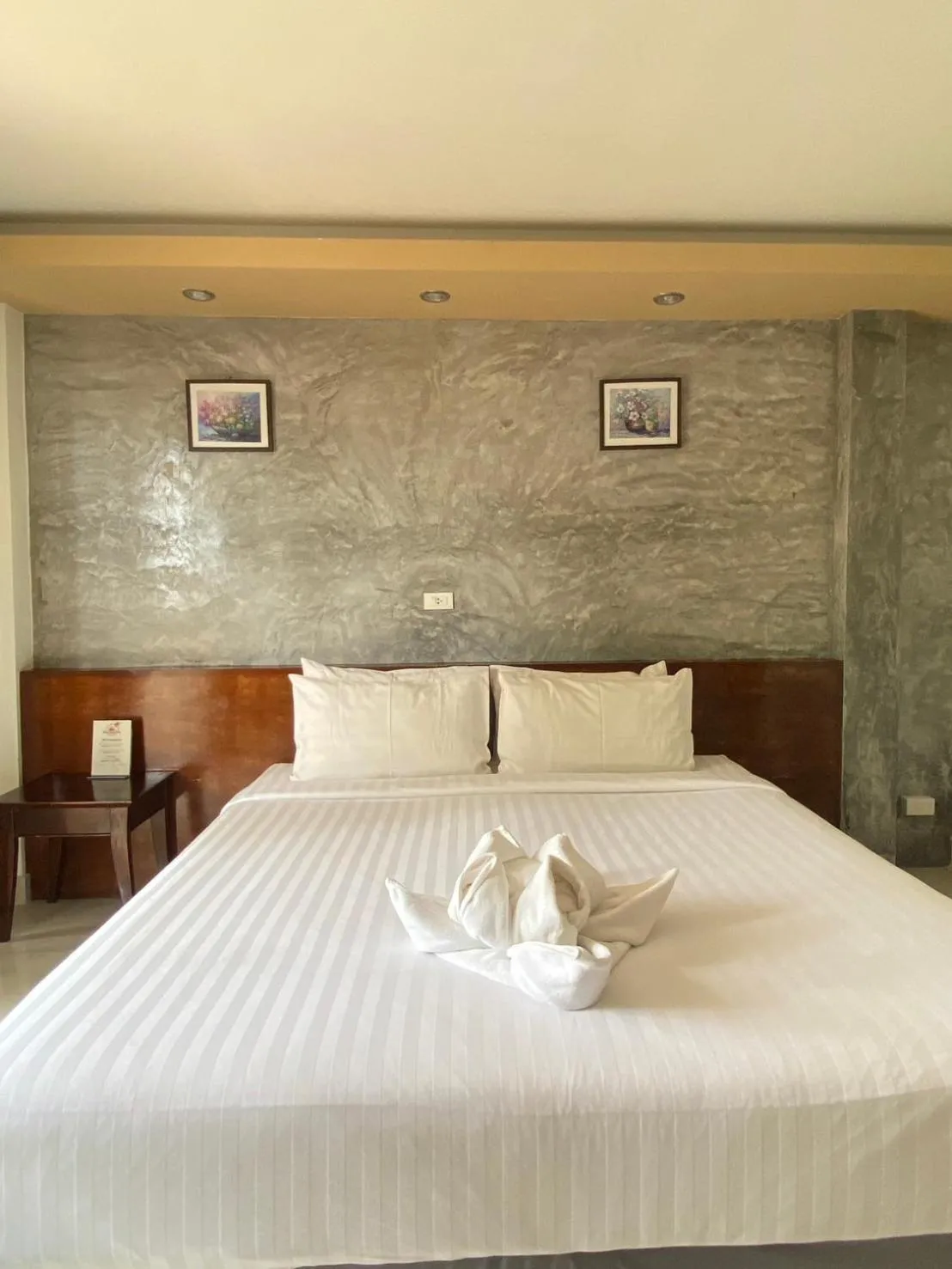 Bed in Sunset Beach Villas