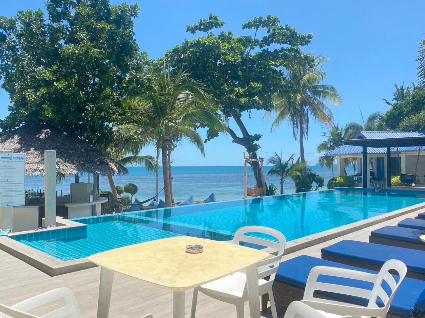 Swimming pool in Sunset Beach Villas