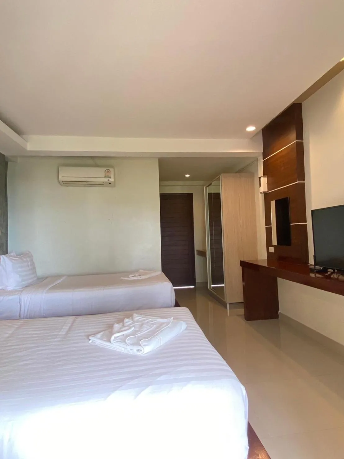 Photo of the whole room, Bed in Sunset Beach Villas