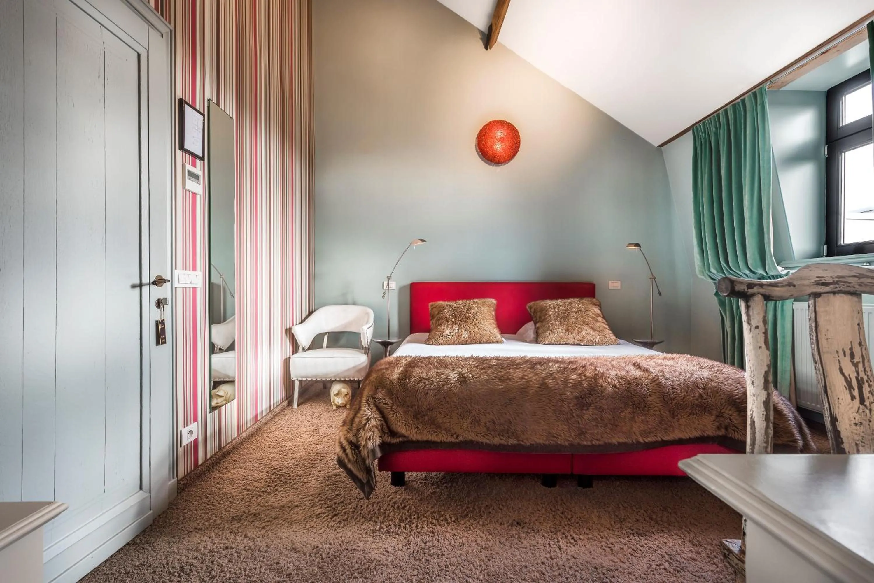 Bed in Main Street Hotel