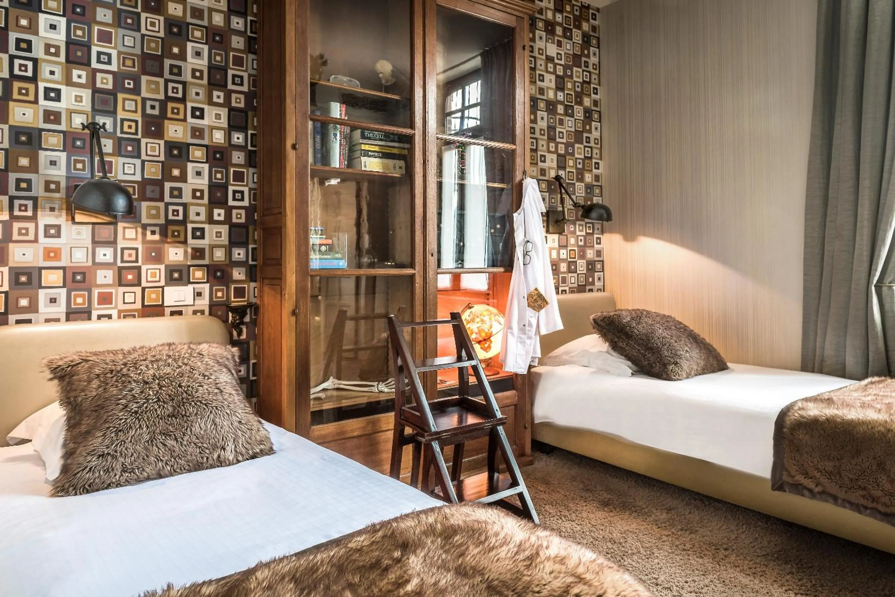 Bed in Main Street Hotel