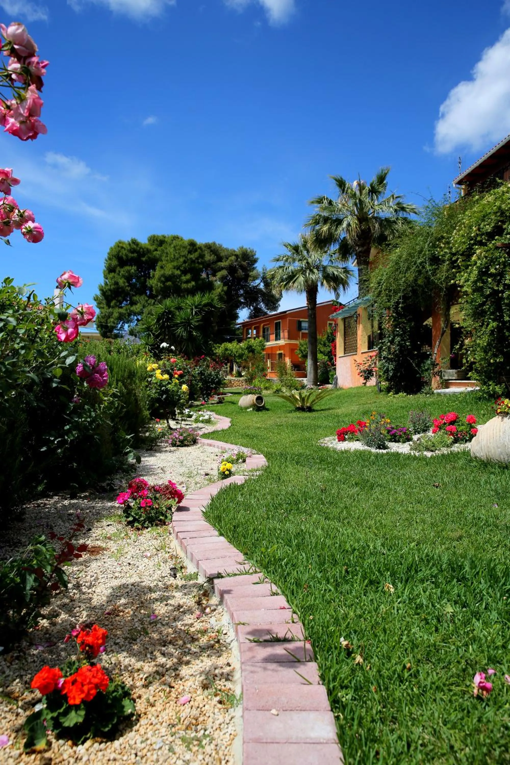 Garden in Sunrise Inn