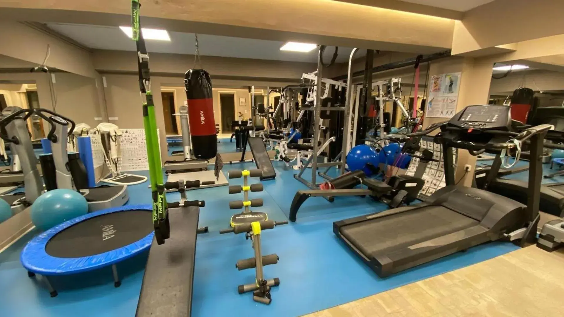 Fitness centre/facilities in Sunrise Inn Fitness centre/facilities in Sunrise Inn