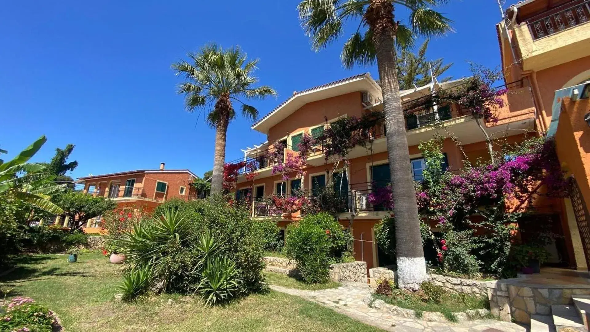 Property building in Sunrise Inn Property building in Sunrise Inn