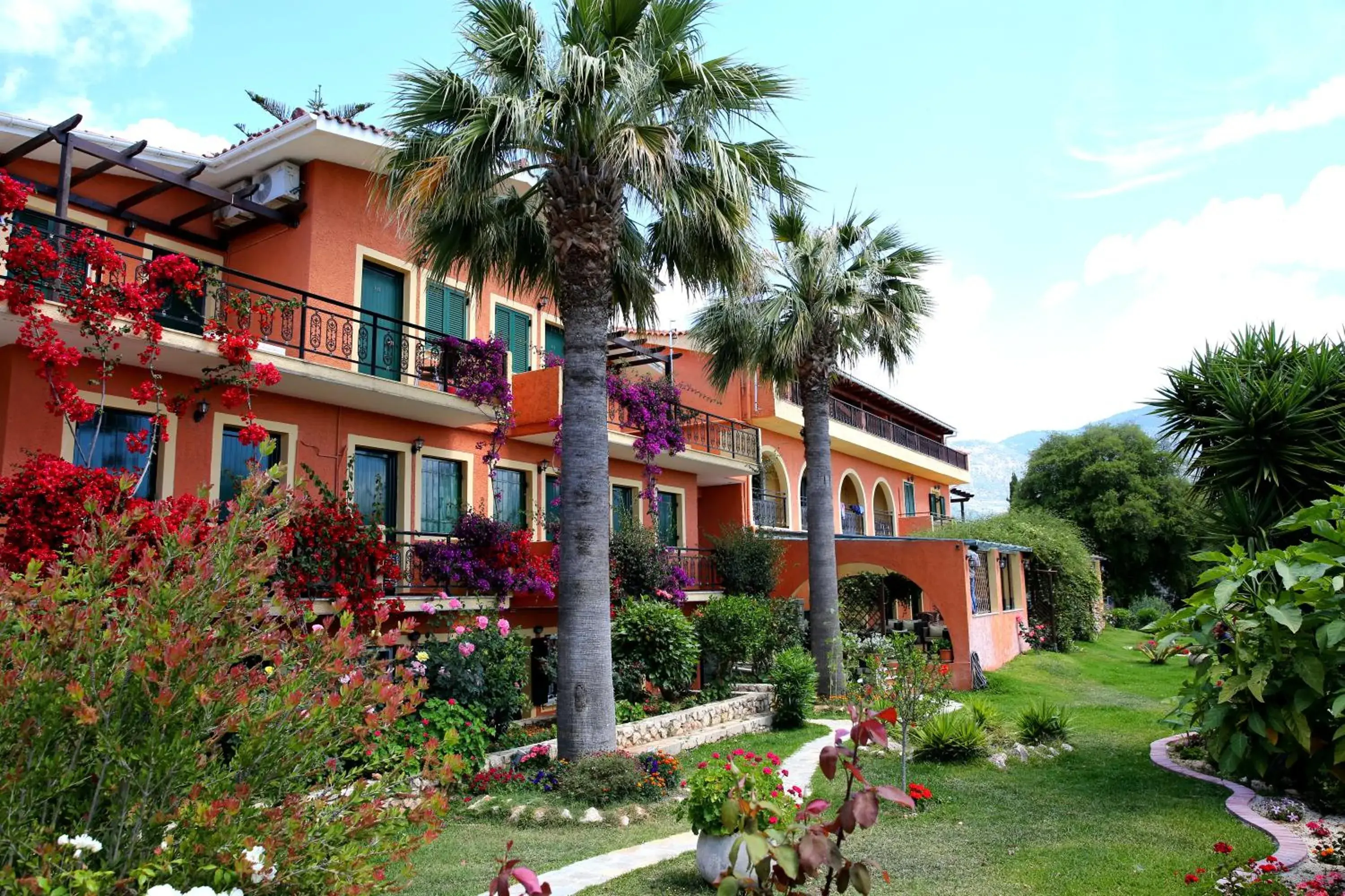 Property building in Sunrise Inn Property building in Sunrise Inn